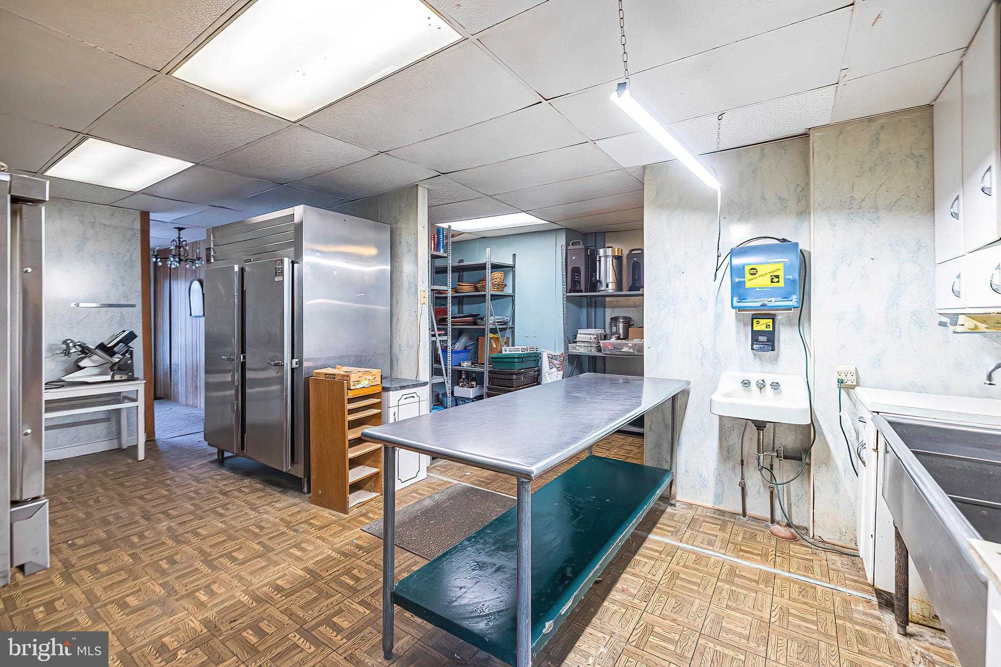 649 Hess Ave photo 19