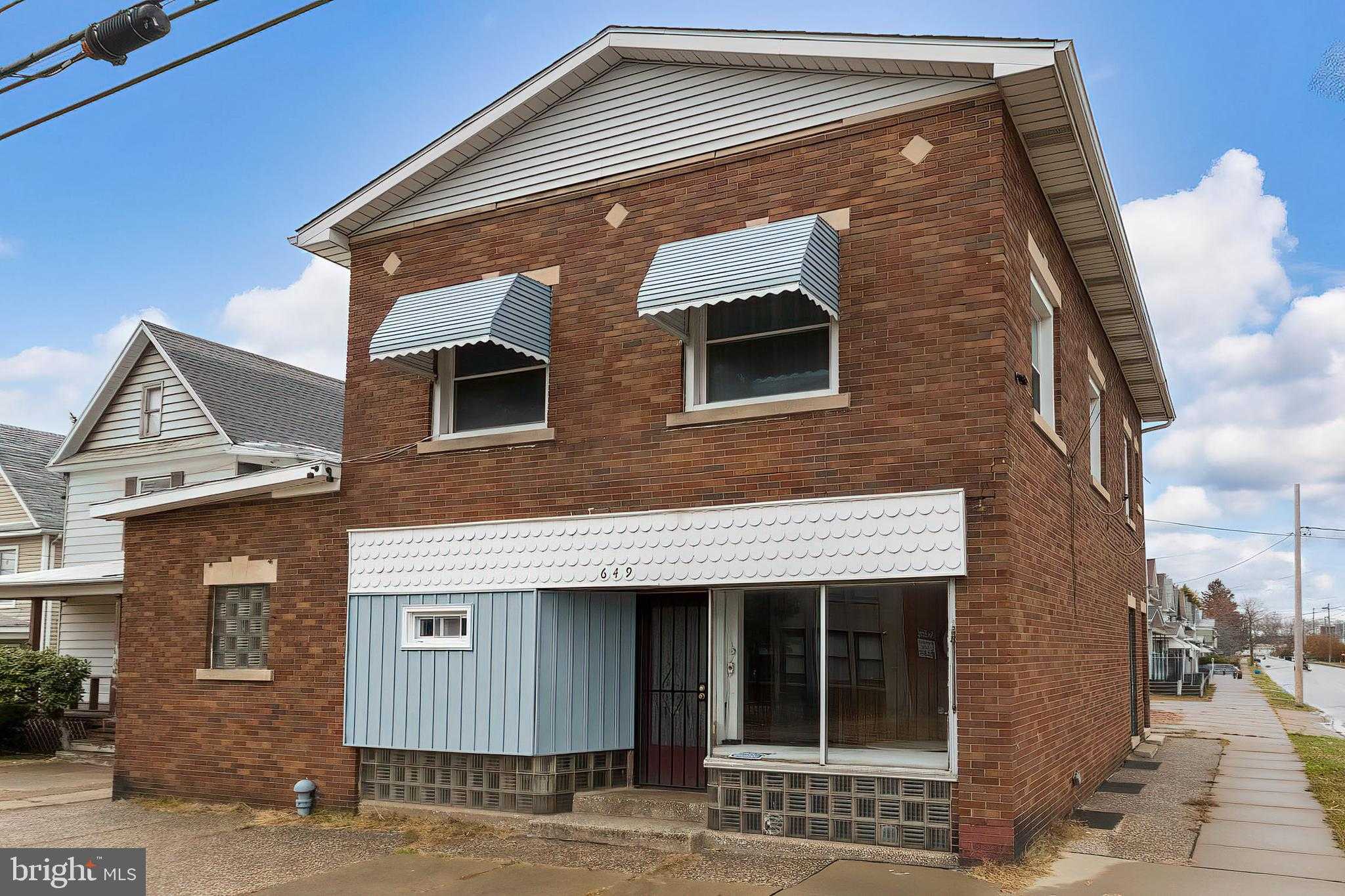 649 Hess Ave photo 2