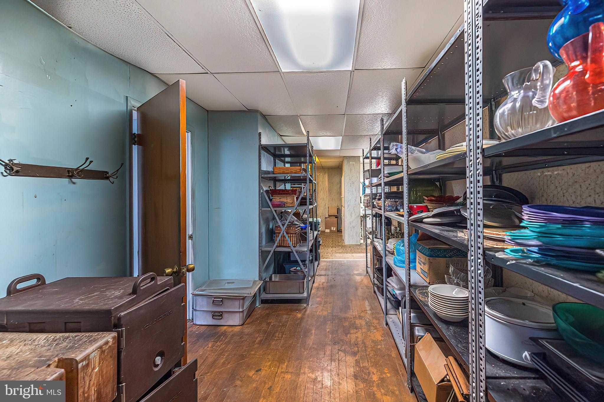 649 Hess Ave photo 20