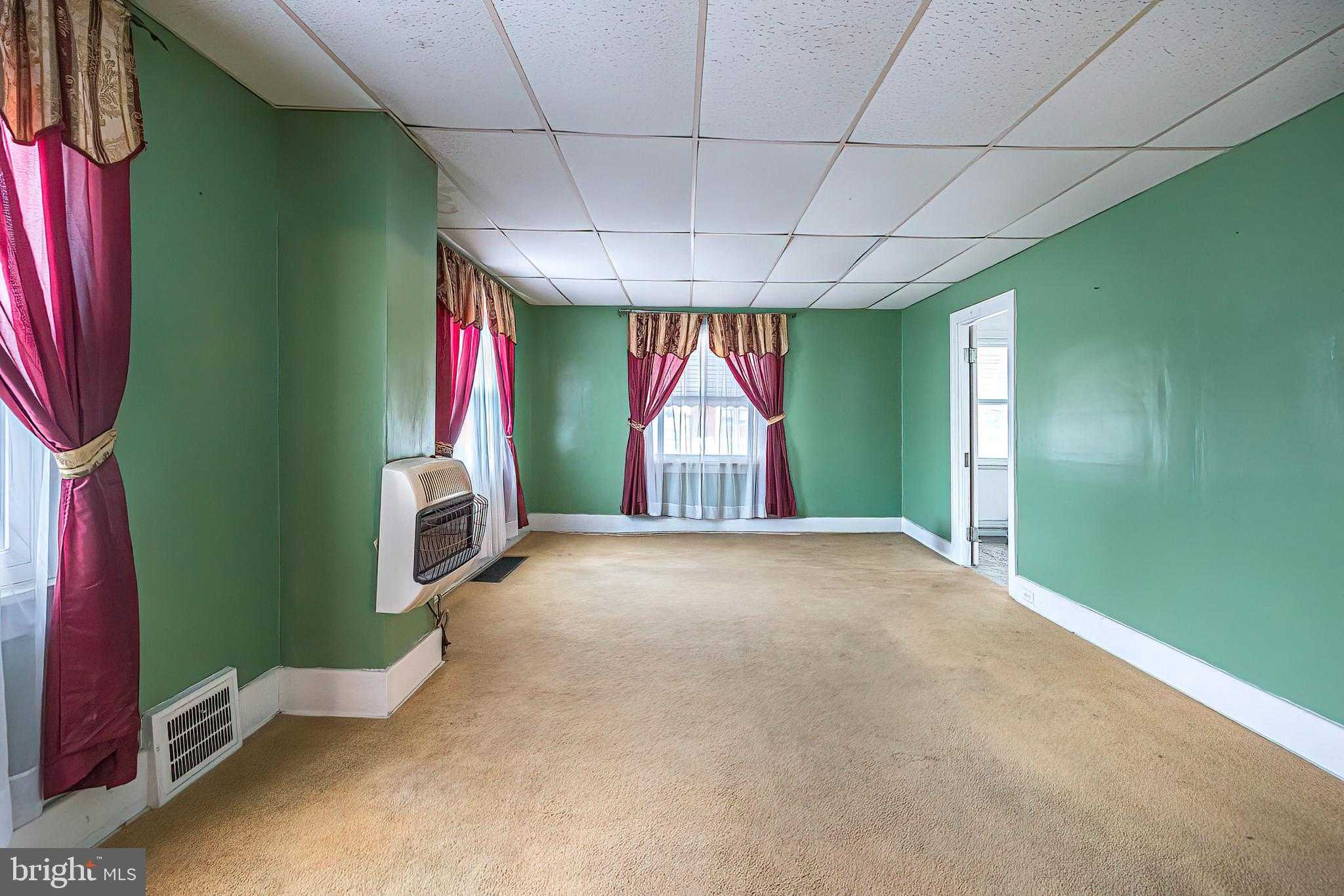 649 Hess Ave photo 21