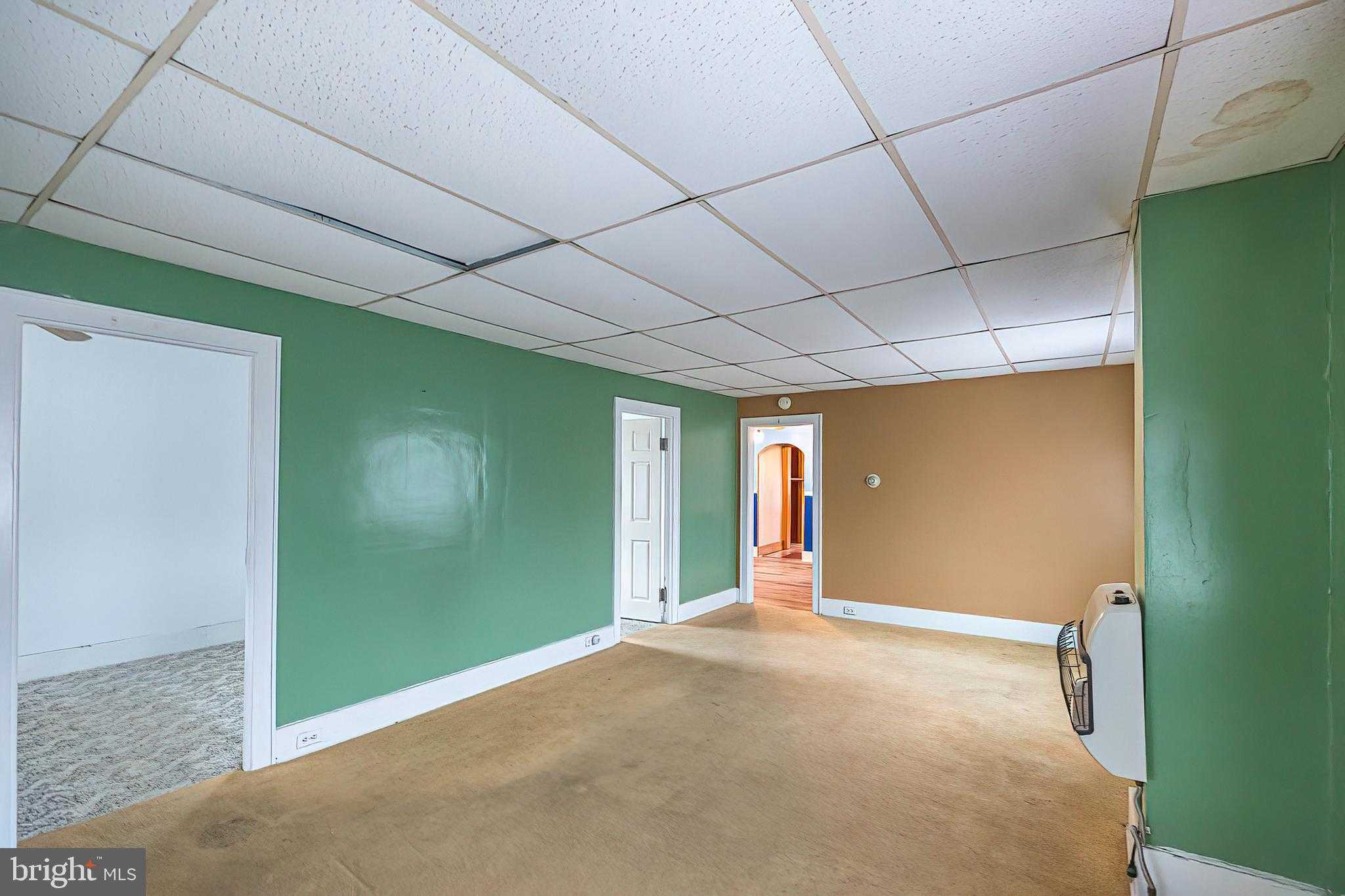 649 Hess Ave photo 23