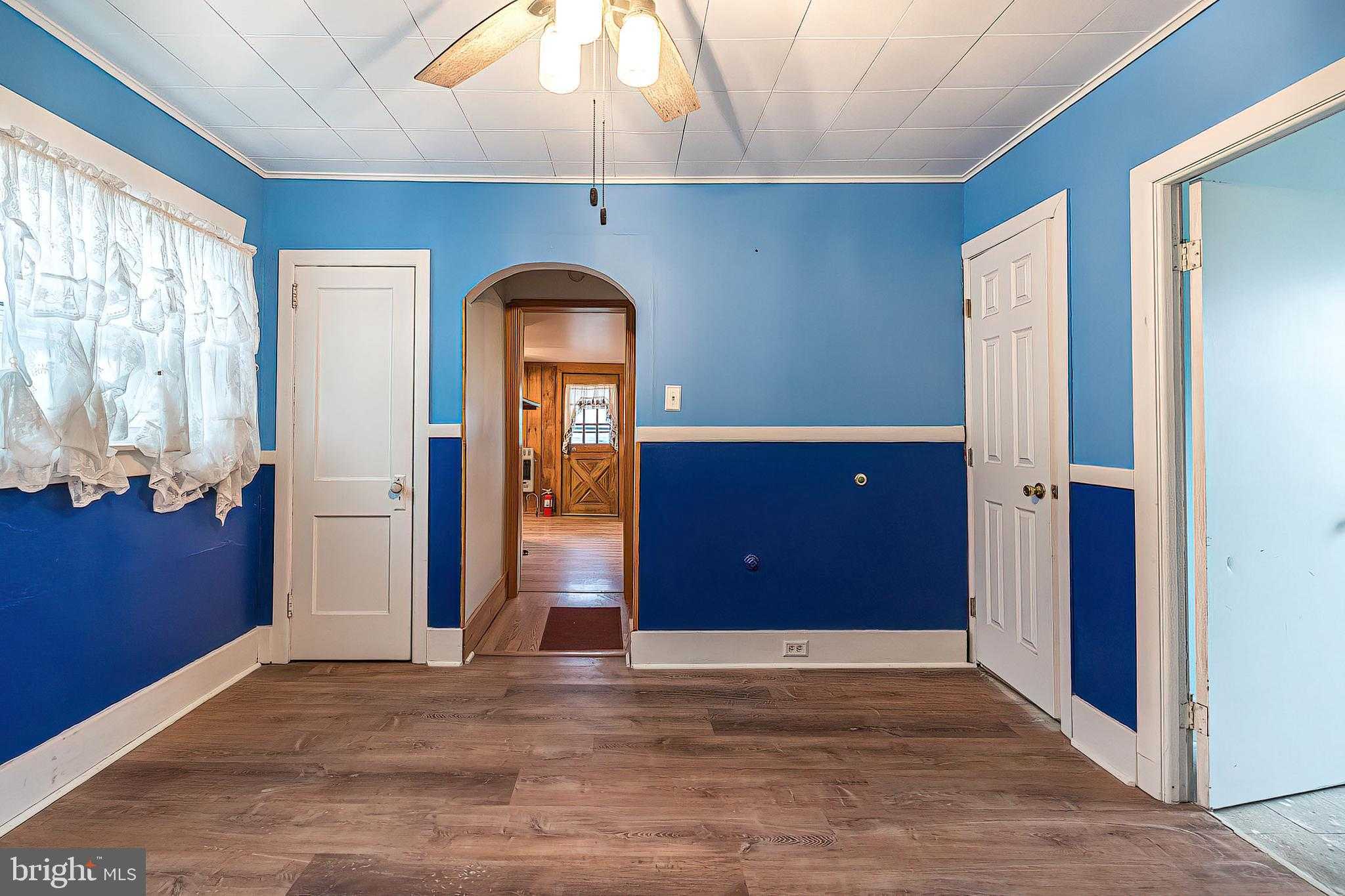 649 Hess Ave photo 26