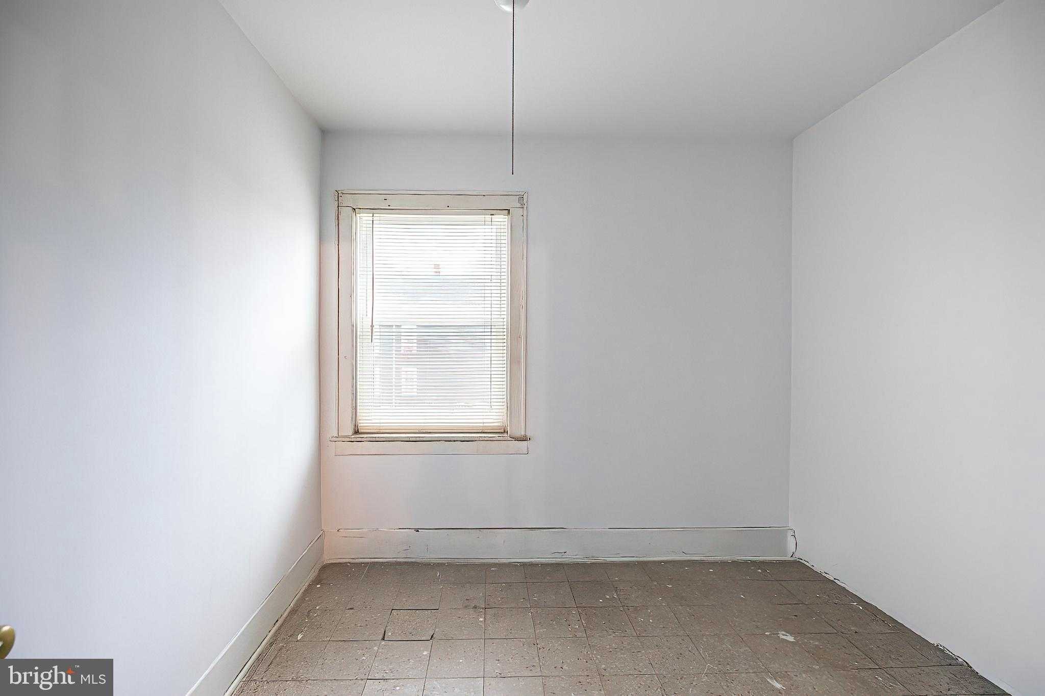 649 Hess Ave photo 28