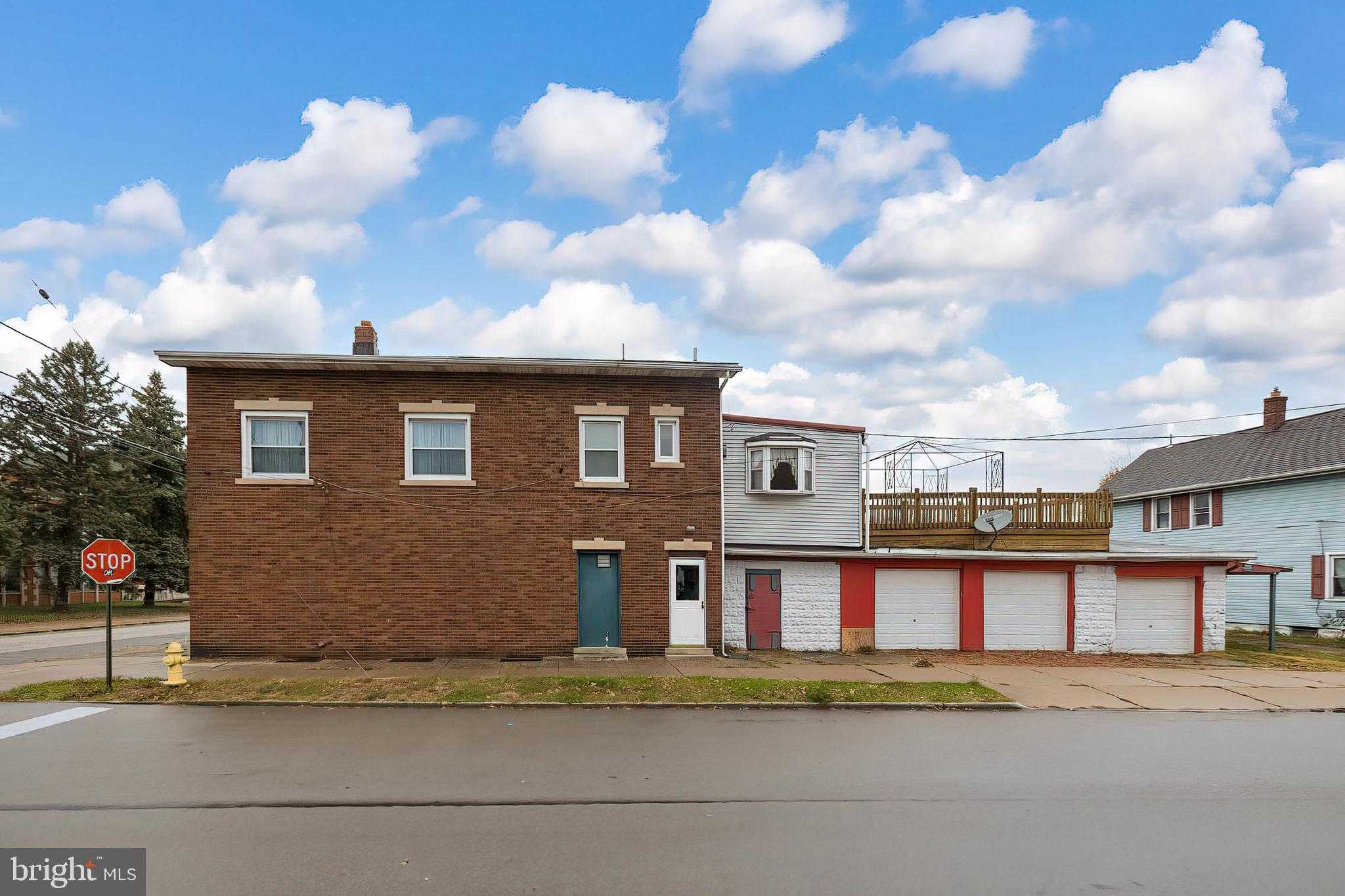 649 Hess Ave photo 3