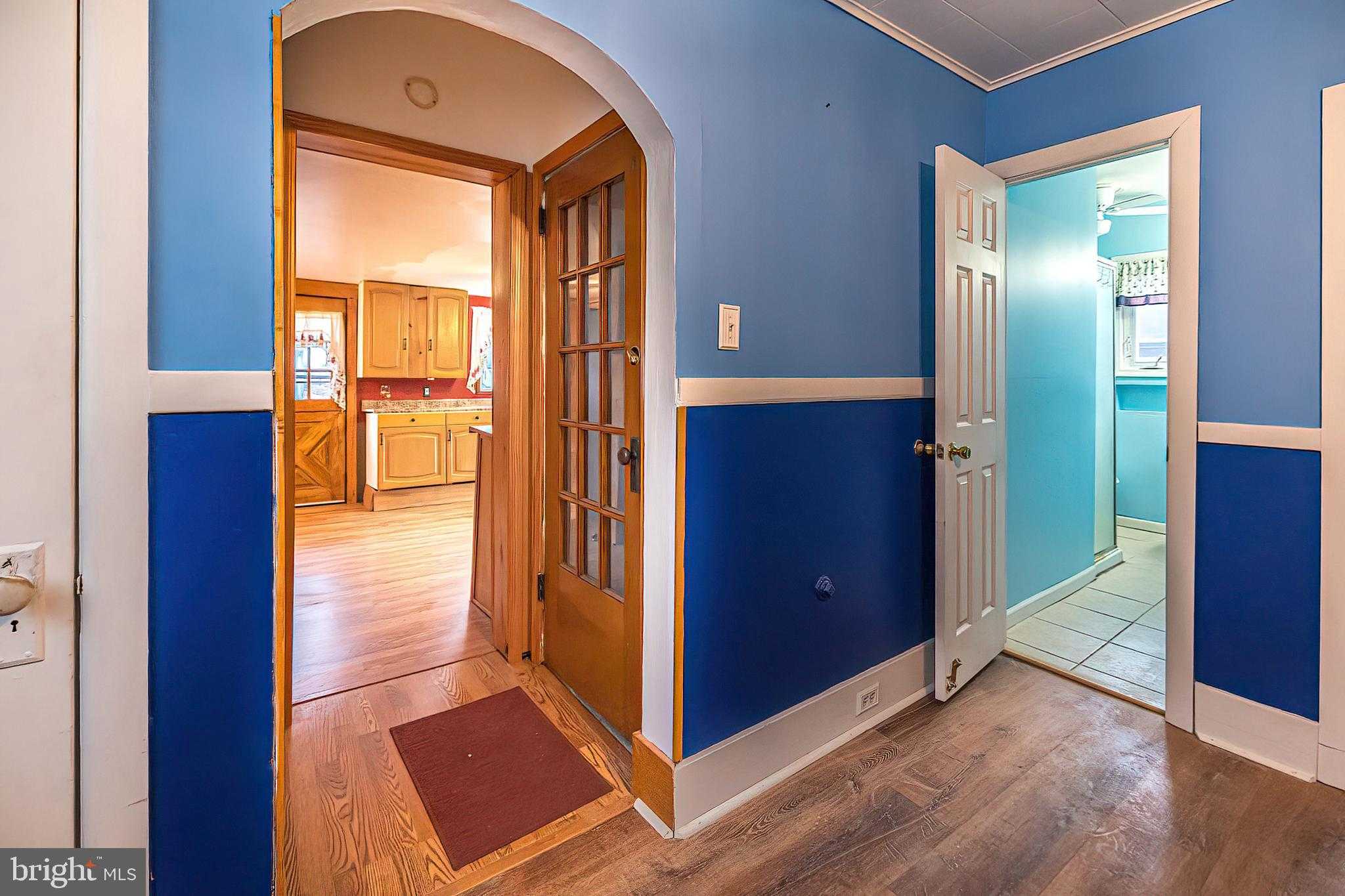 649 Hess Ave photo 30