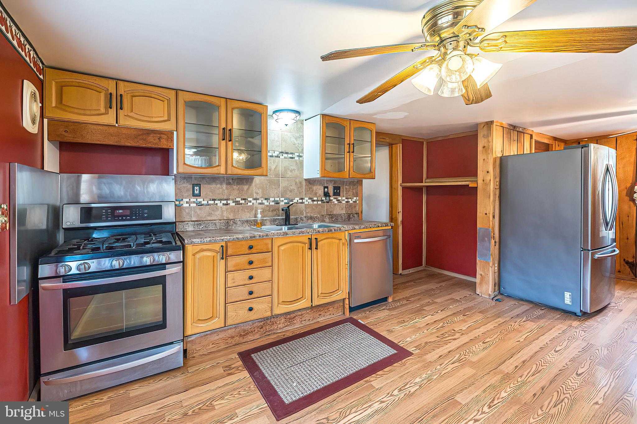 649 Hess Ave photo 34