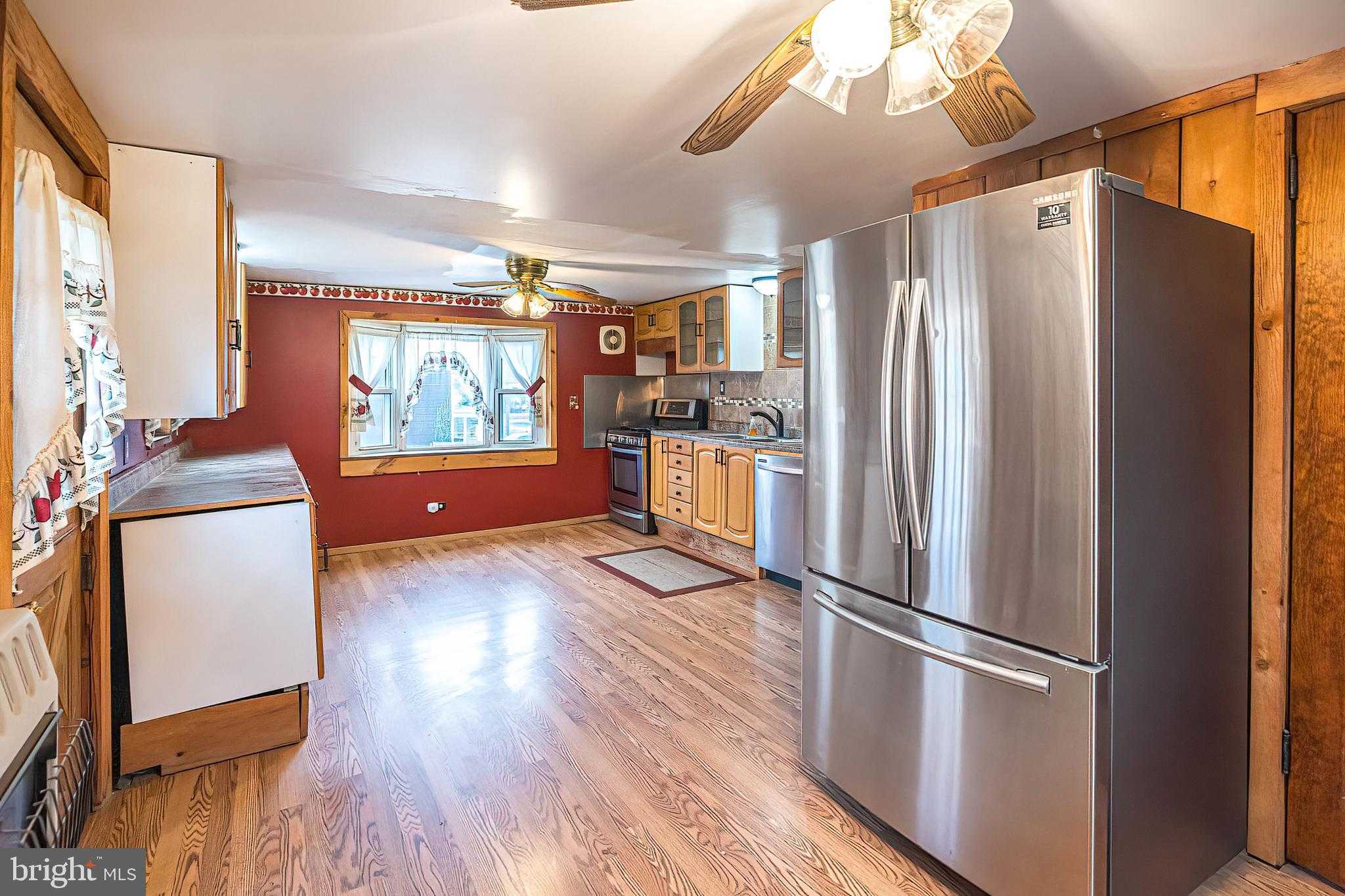 649 Hess Ave photo 36