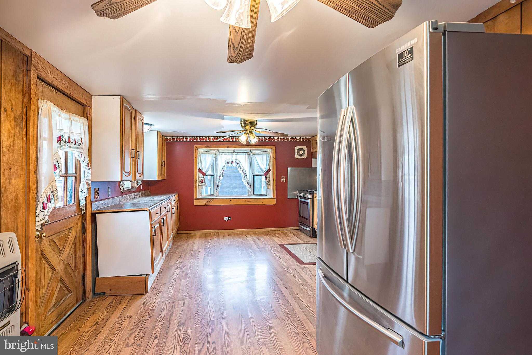 649 Hess Ave photo 37