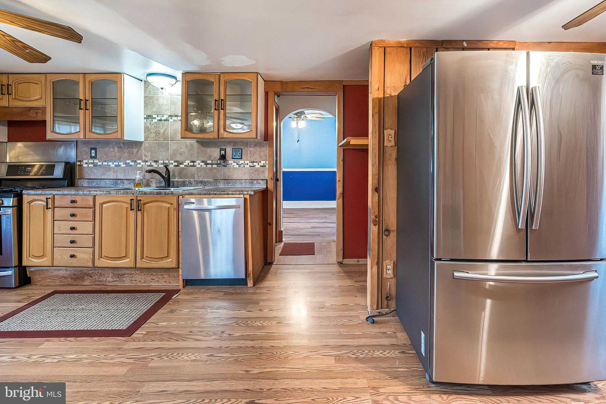 649 Hess Ave photo 38