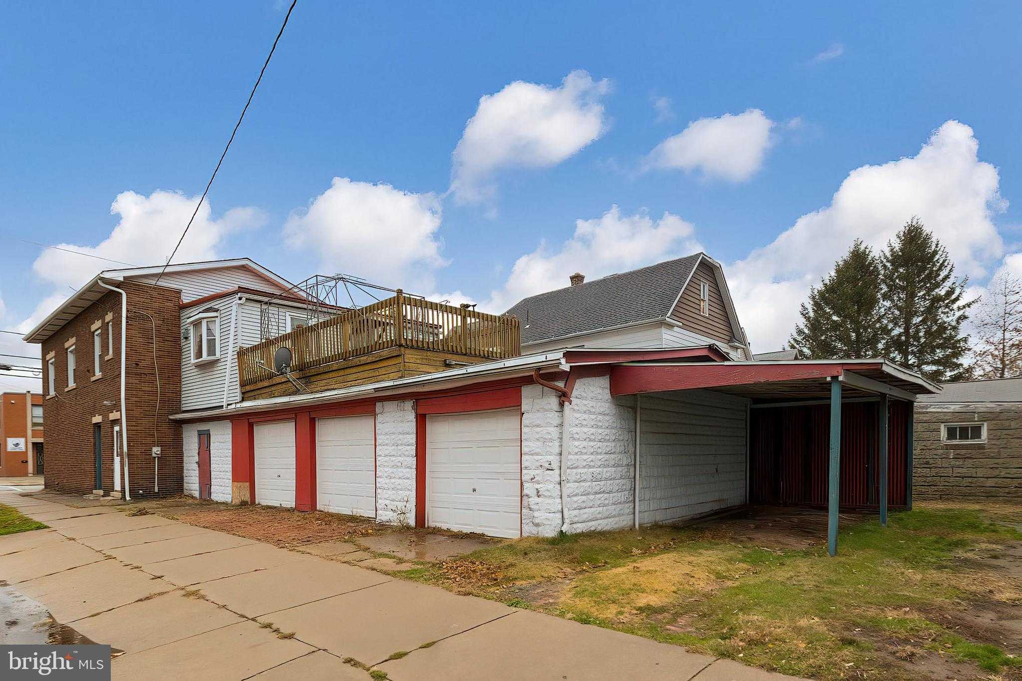 649 Hess Ave photo 4