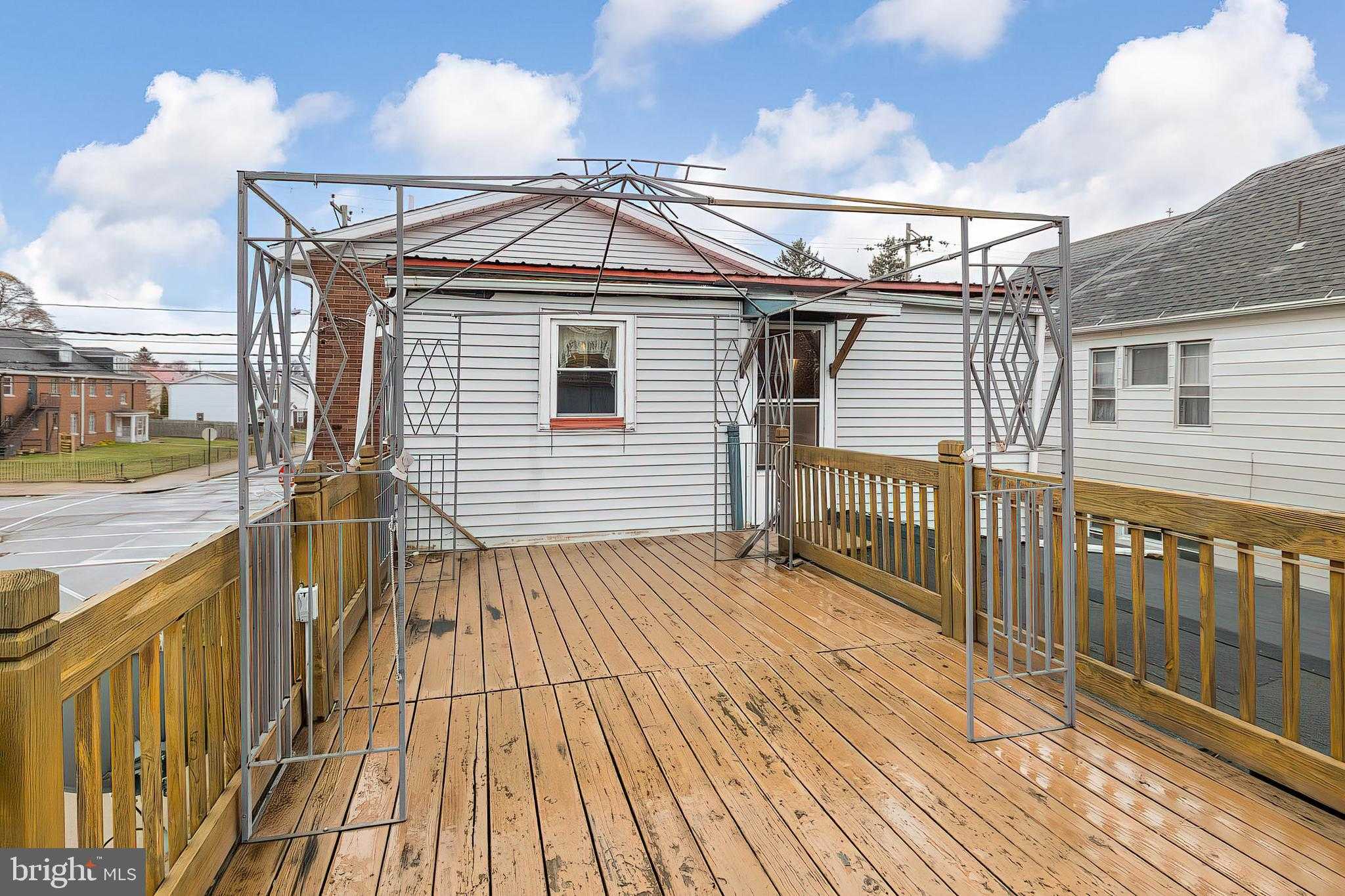 649 Hess Ave photo 40