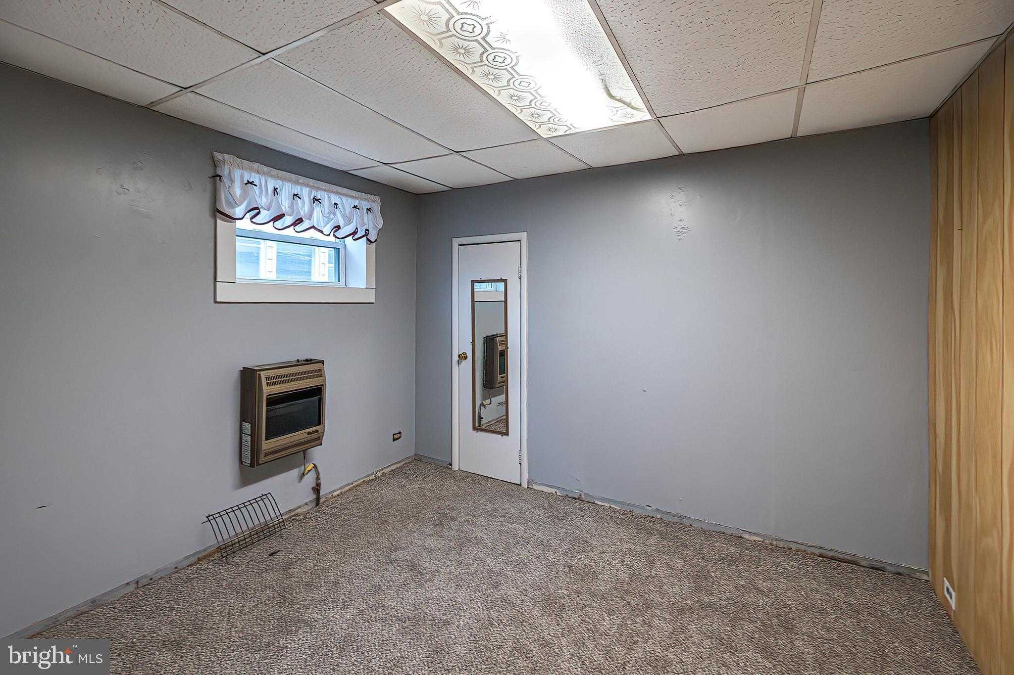 649 Hess Ave photo 5