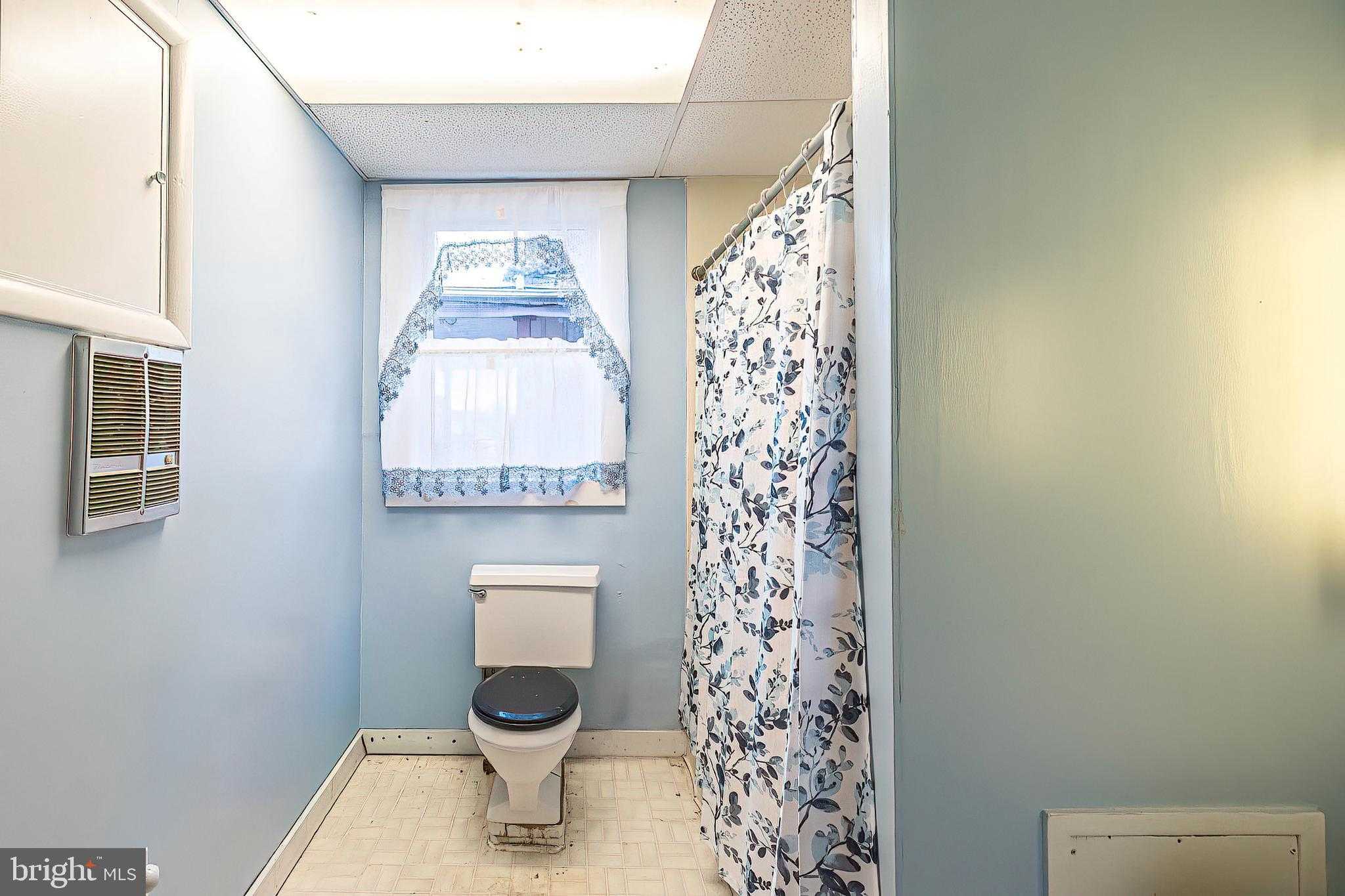 649 Hess Ave photo 8