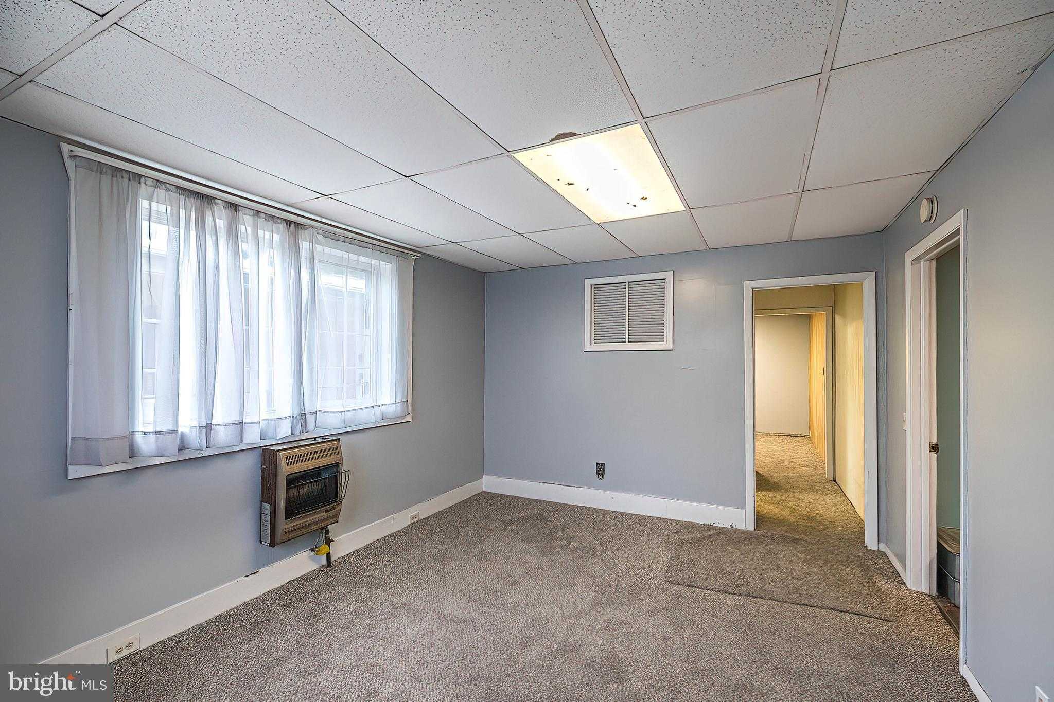 649 Hess Ave photo 9