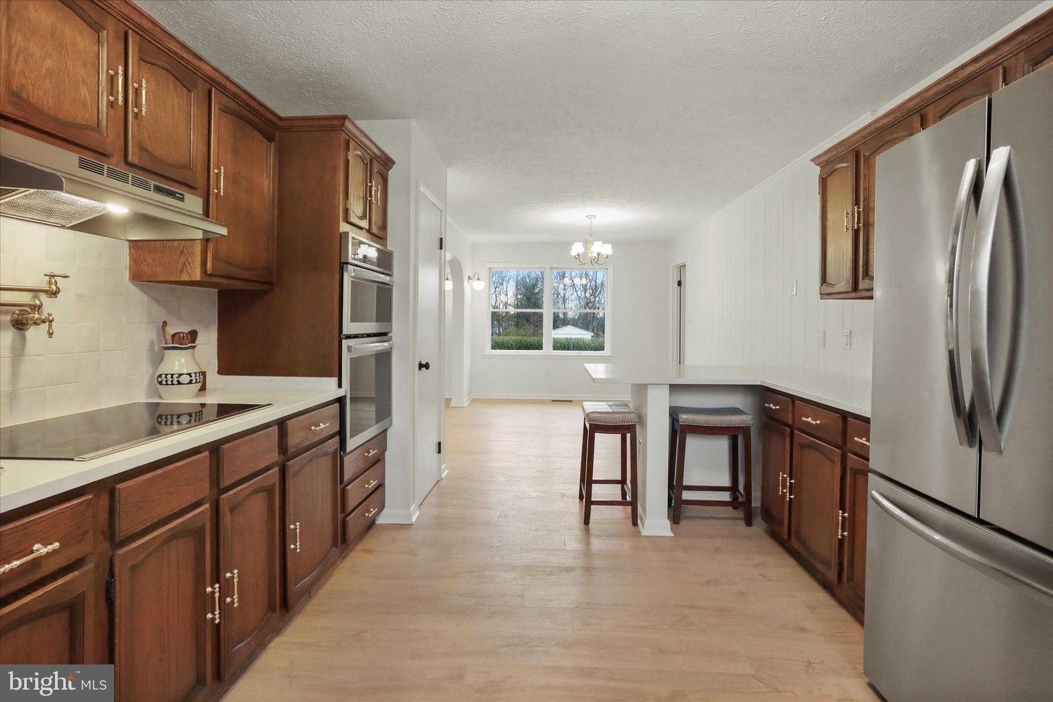 717 W Locust St photo 14