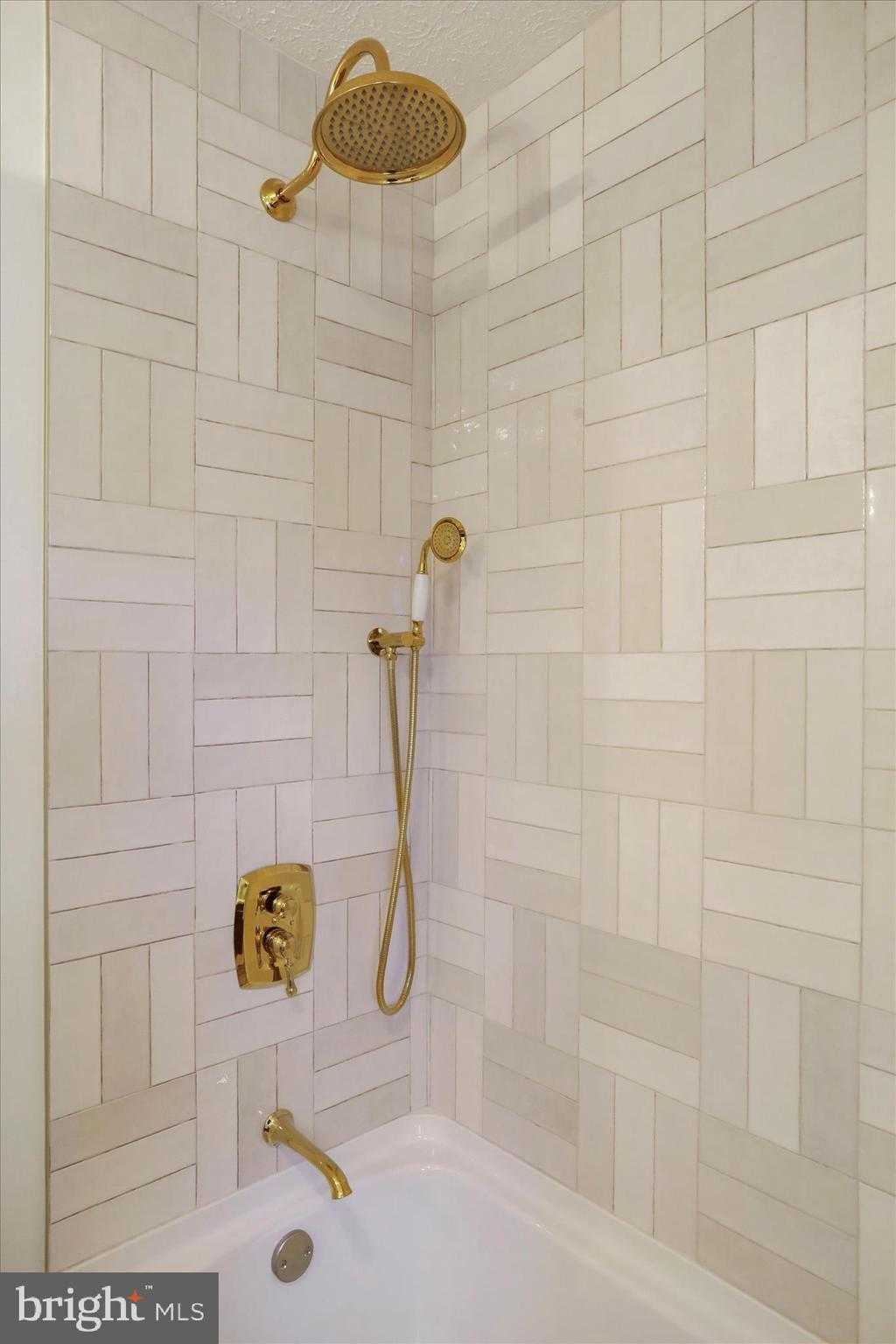 717 W Locust St photo 36