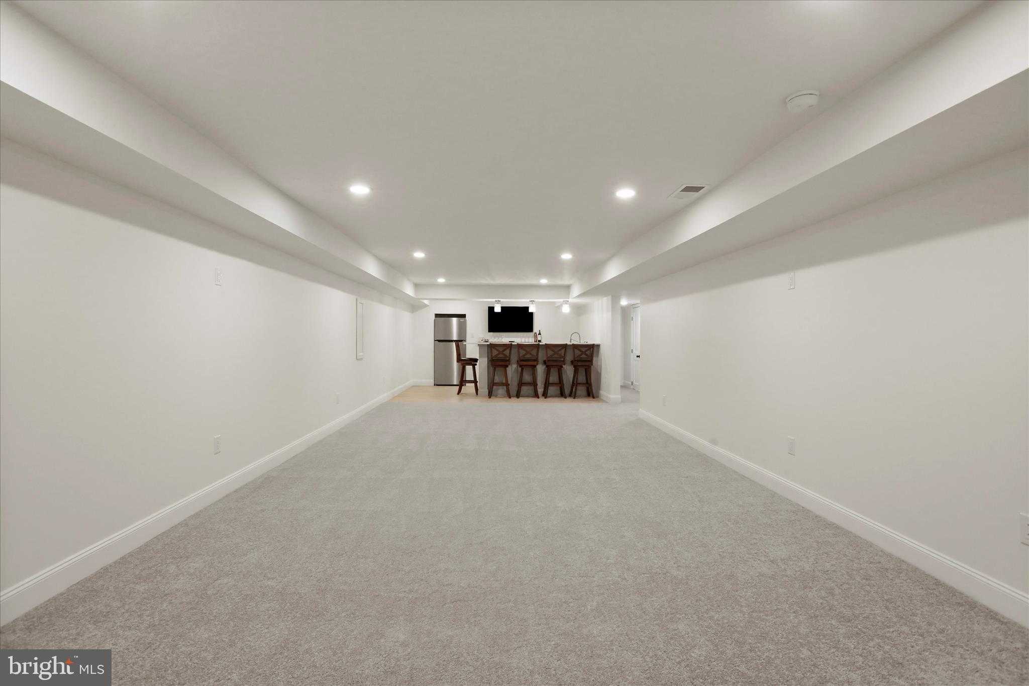 717 W Locust St photo 41