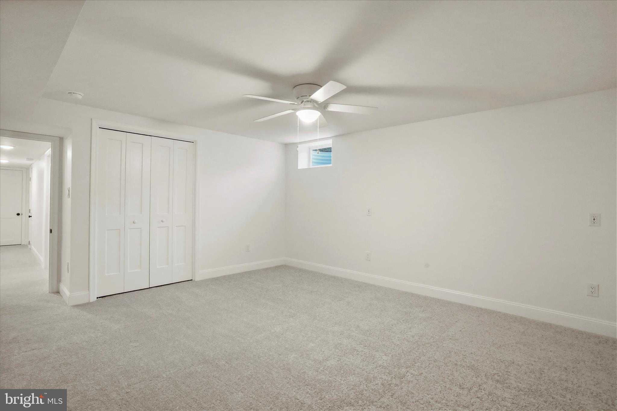 717 W Locust St photo 46