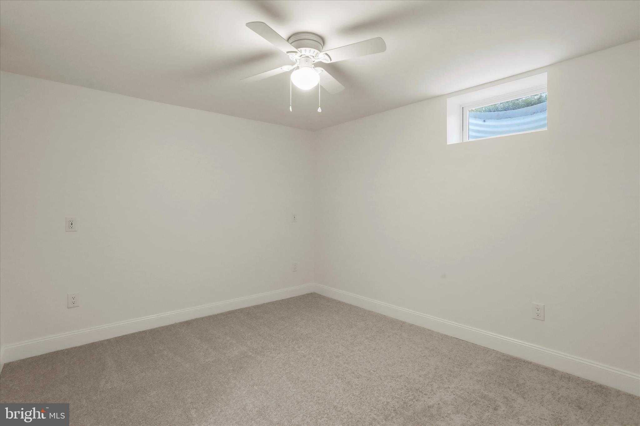 717 W Locust St photo 48