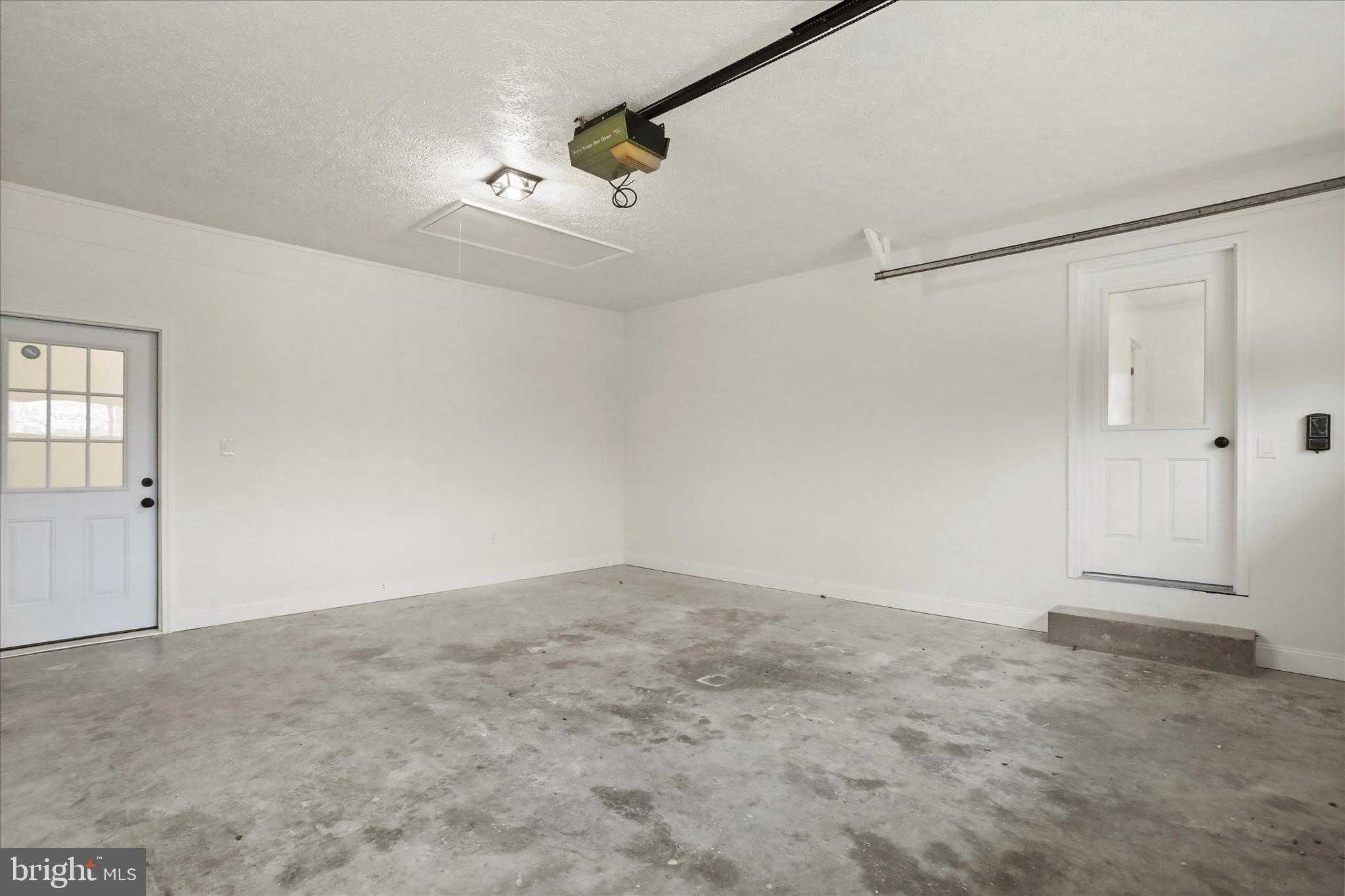 717 W Locust St photo 51