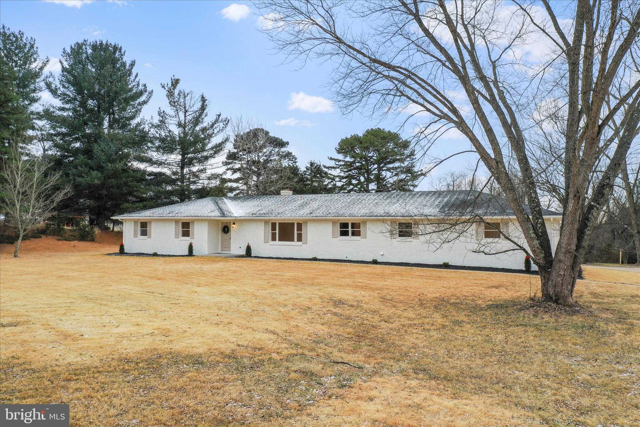 717 W Locust St photo 53