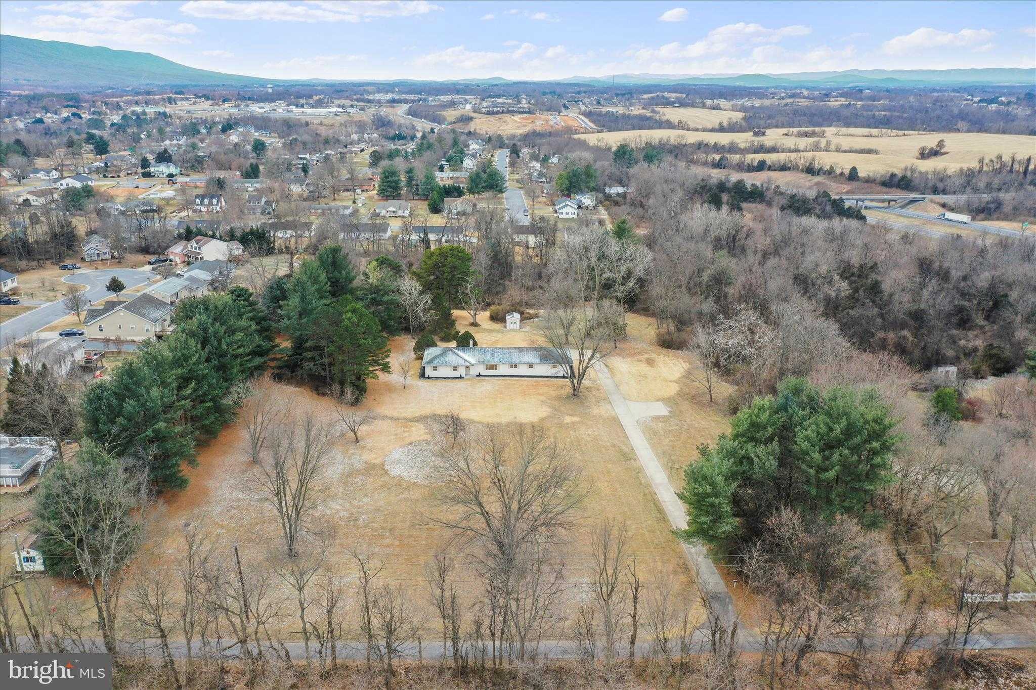 717 W Locust St photo 55