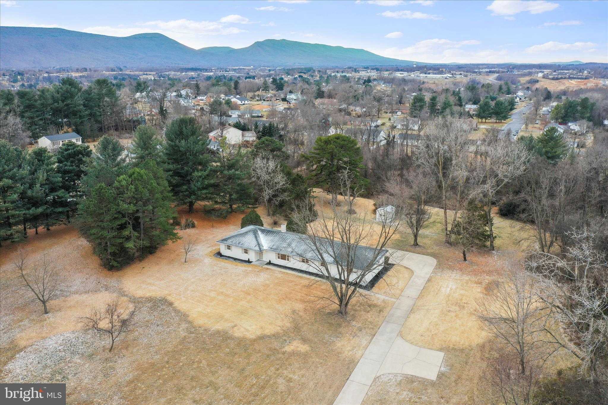 717 W Locust St photo 57