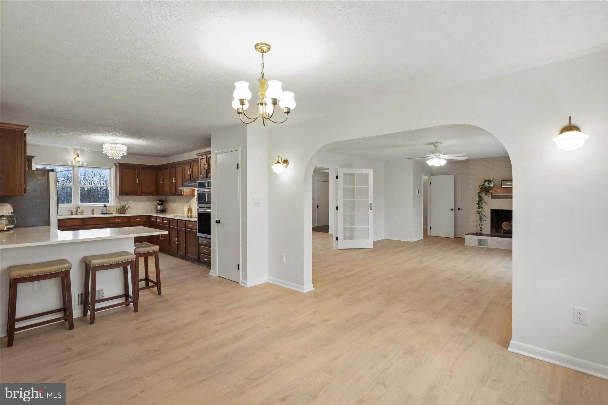 717 W Locust St photo 6