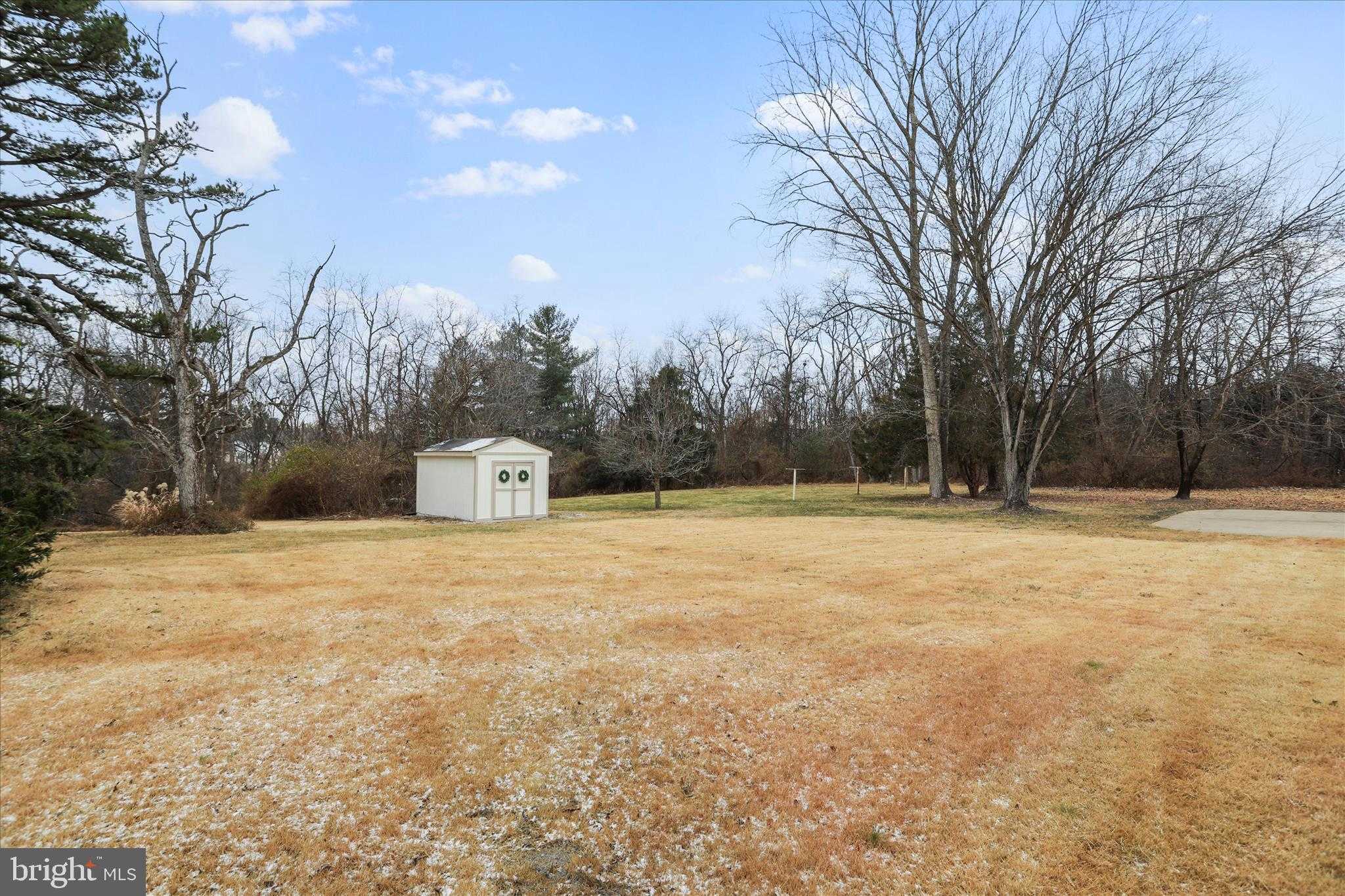 717 W Locust St photo 62