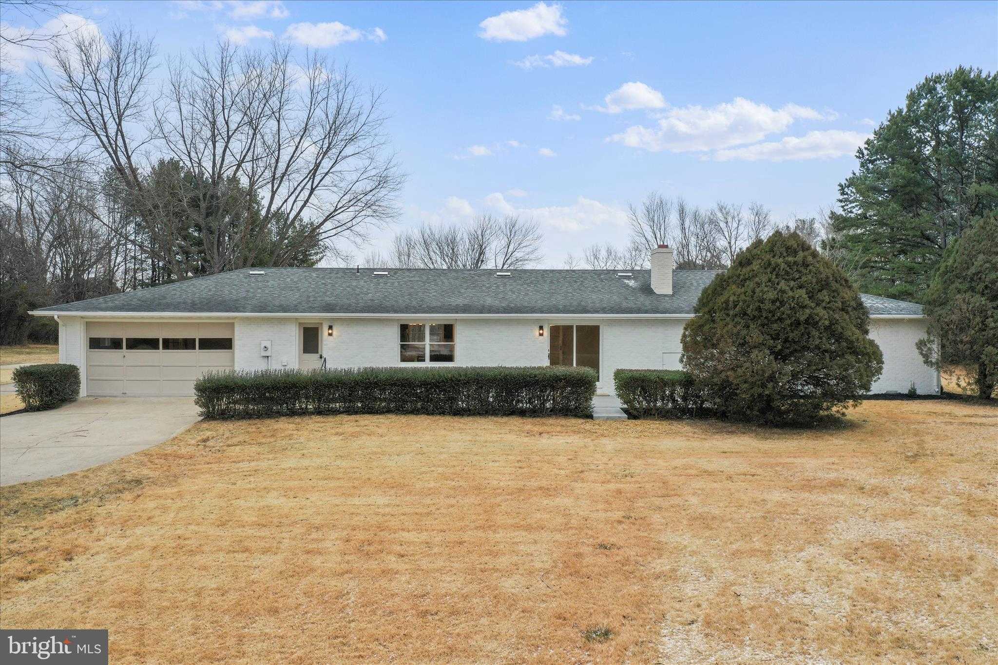 717 W Locust St photo 67