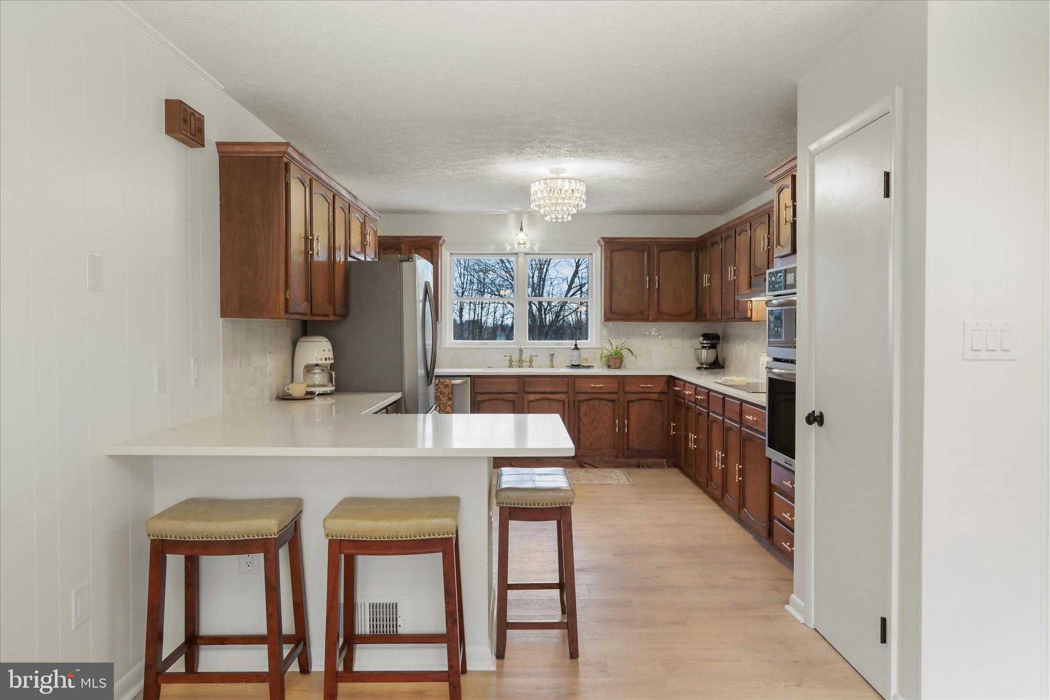 717 W Locust St photo 7