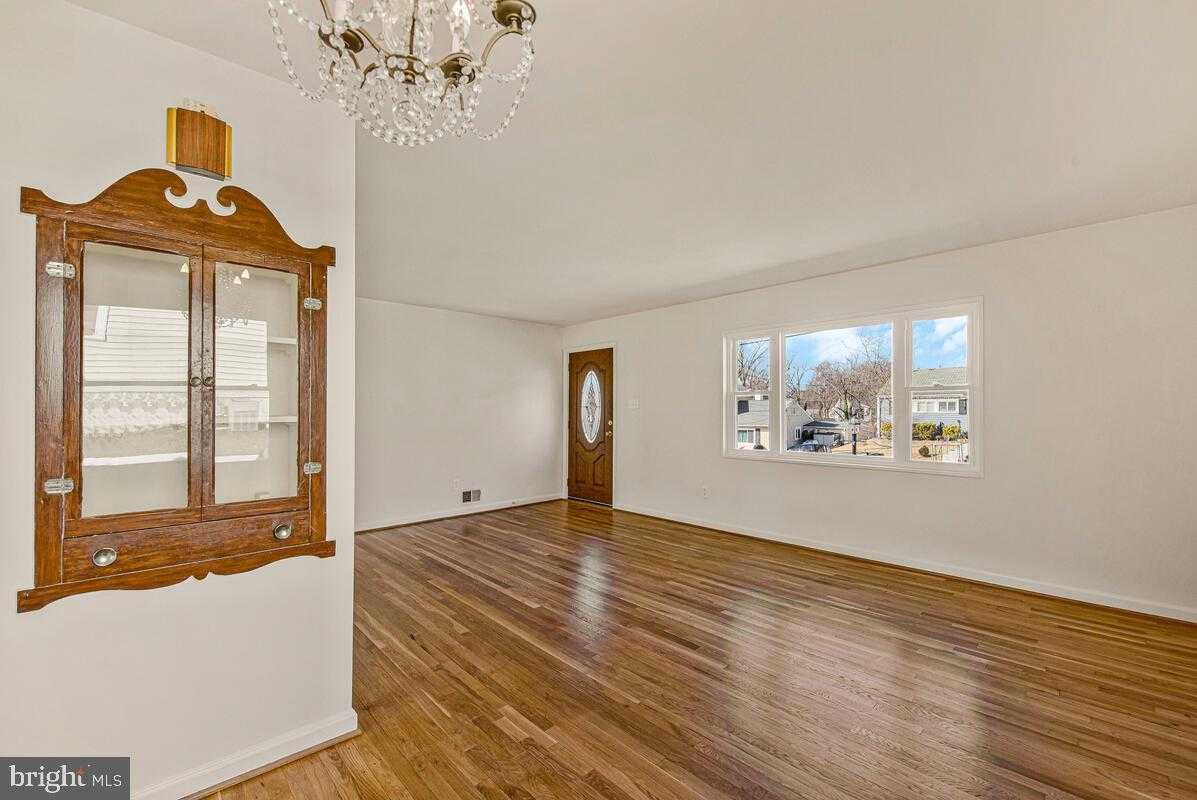 4803 Stockton Ln photo 8