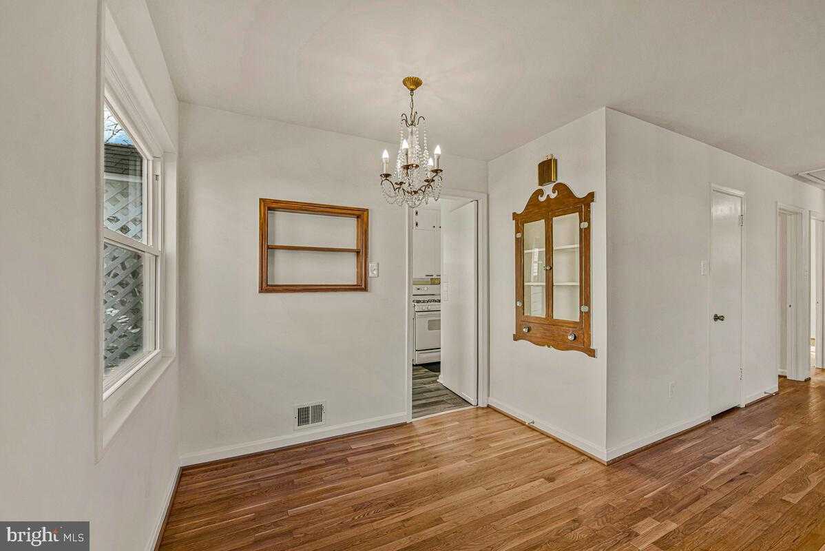 4803 Stockton Ln photo 9