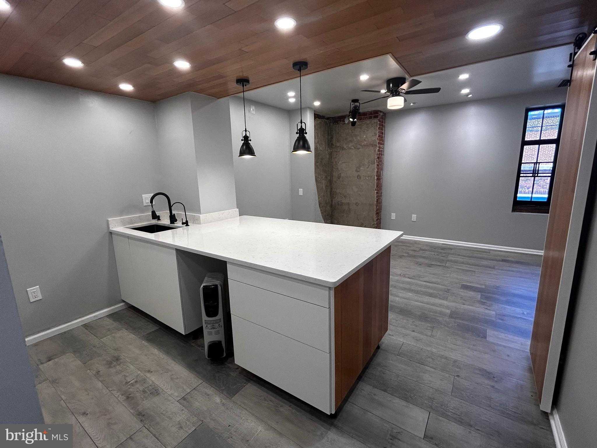 1601 Spring Garden St Apt 502 photo 5