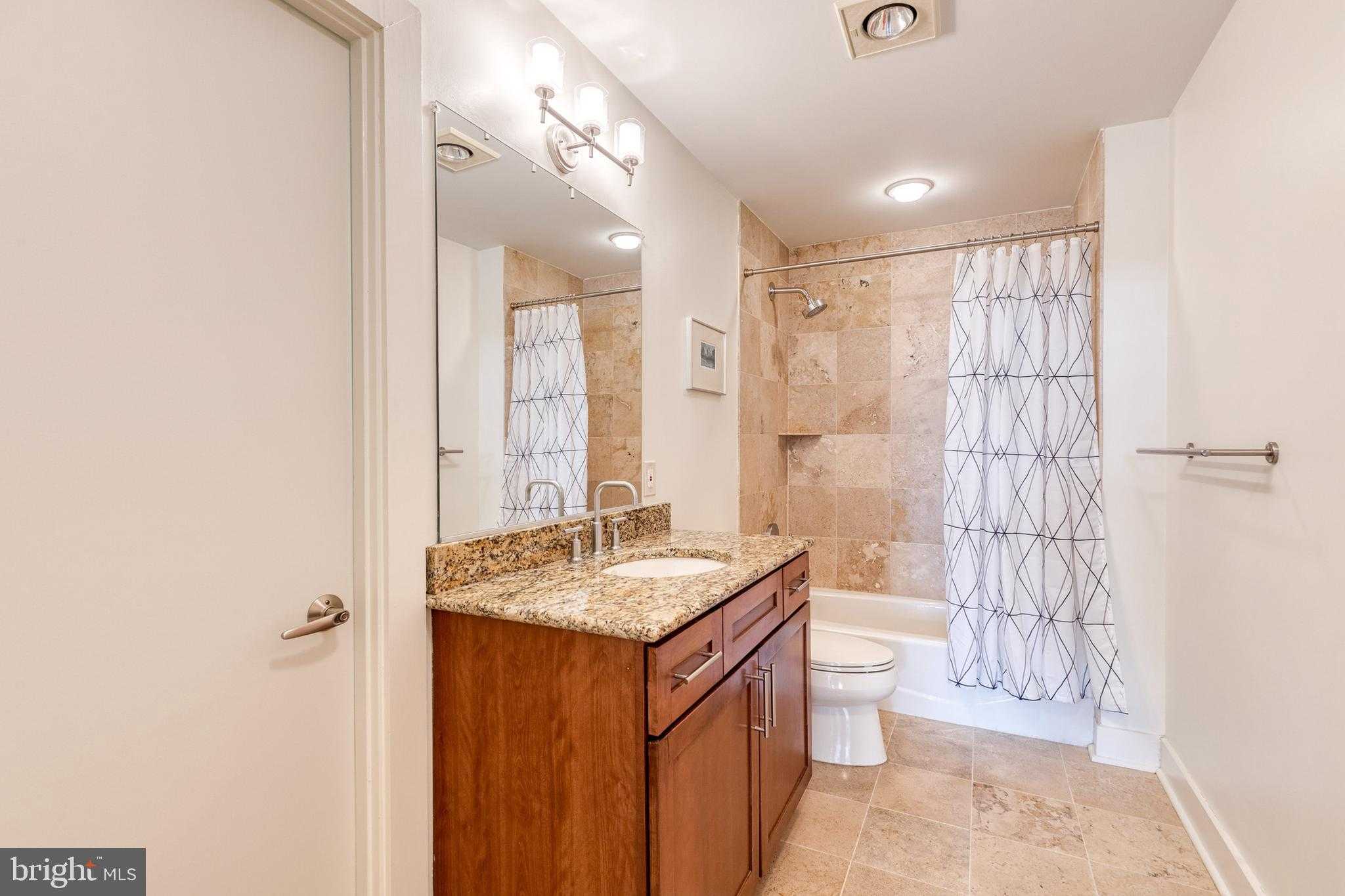 1400 Lancaster St Apt 305 photo 38