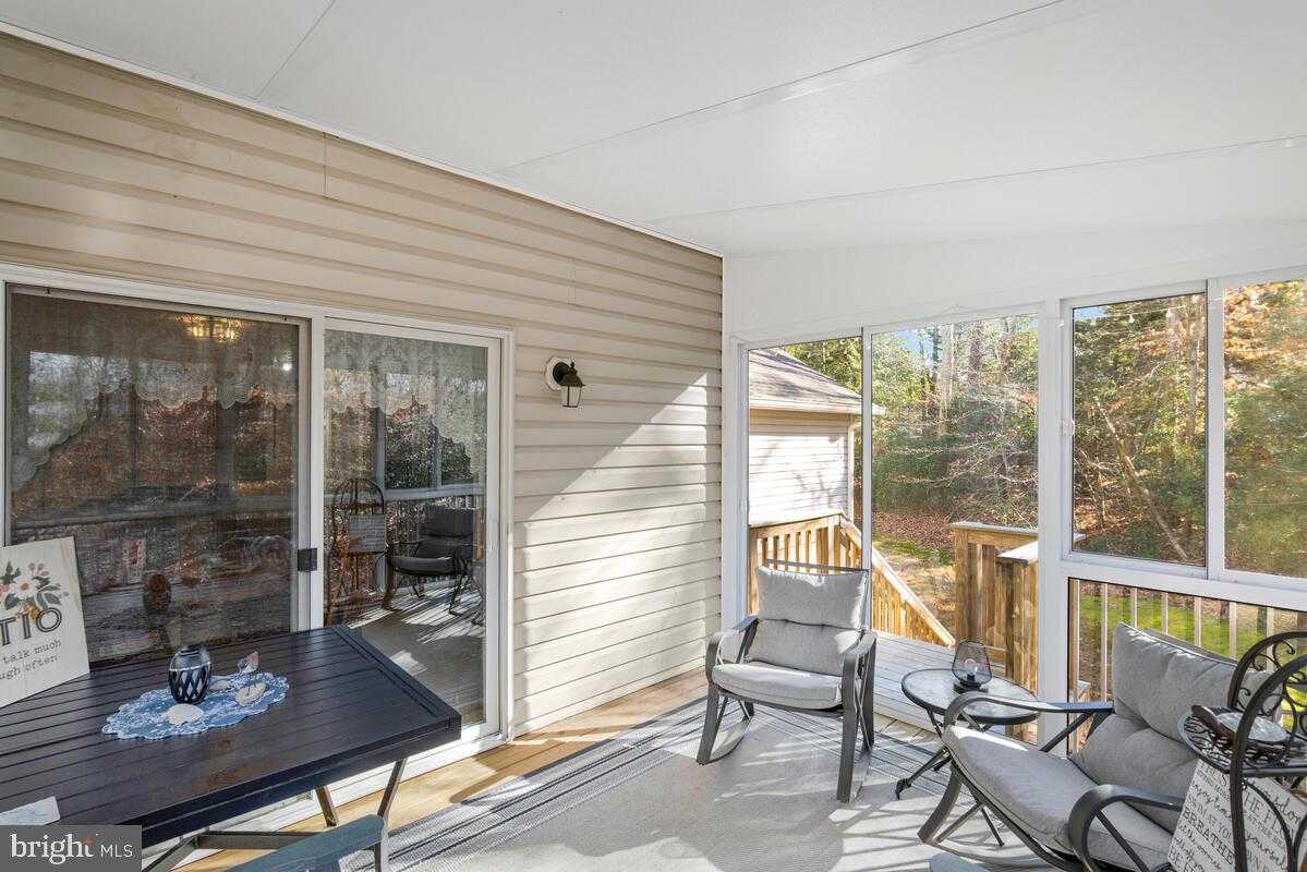 4818 Independence Dr photo 19