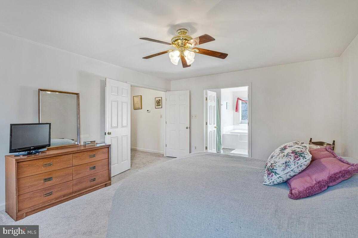 4818 Independence Dr photo 23