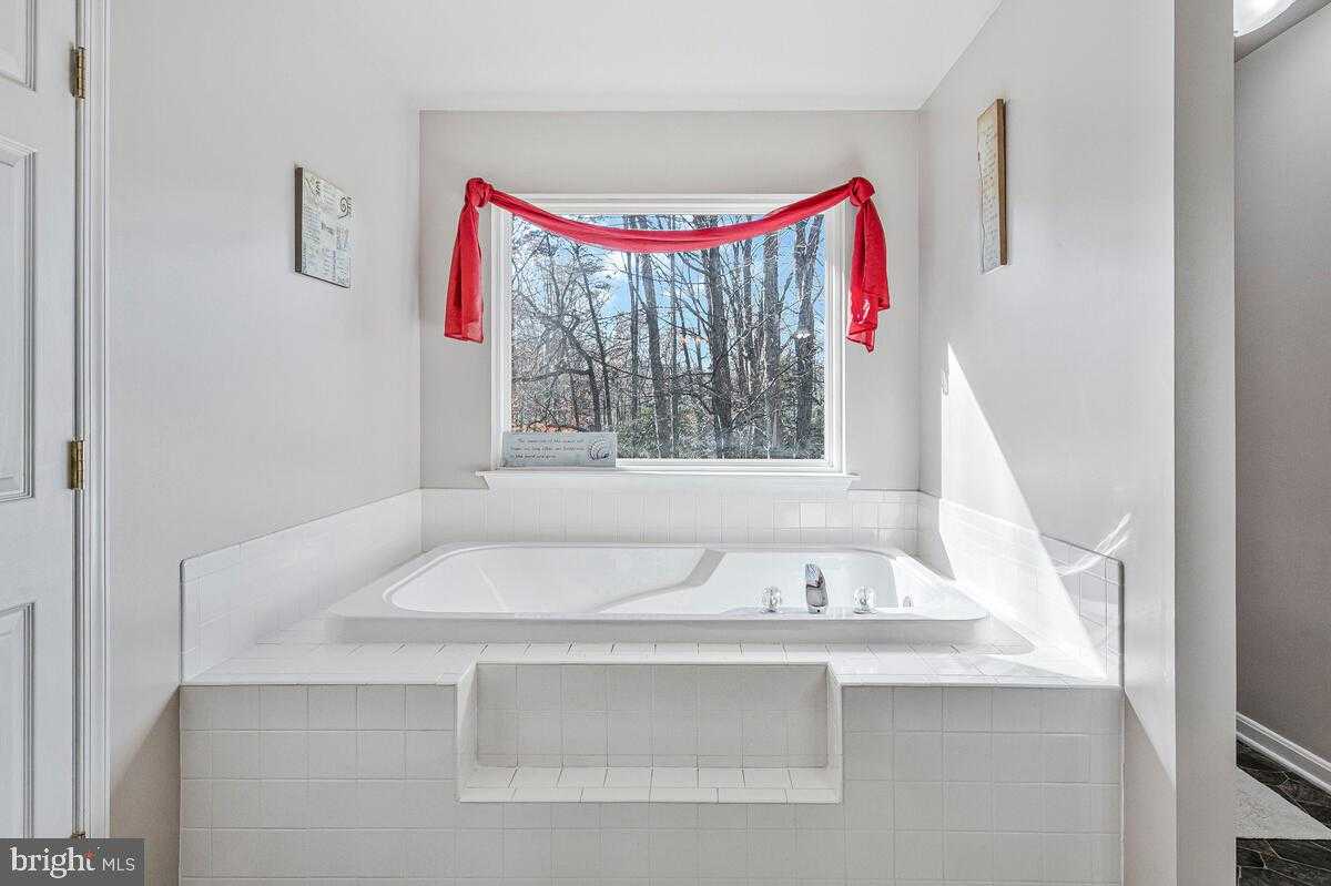 4818 Independence Dr photo 24