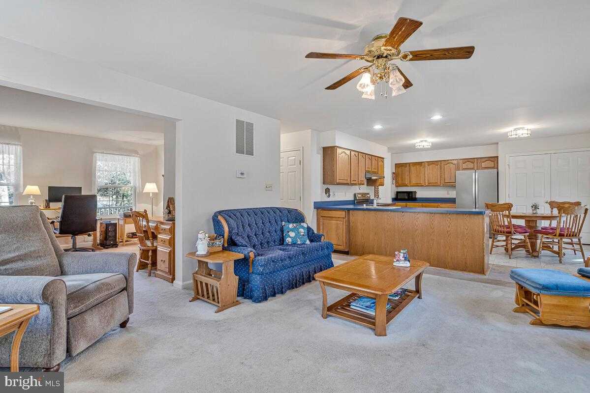 4818 Independence Dr photo 8