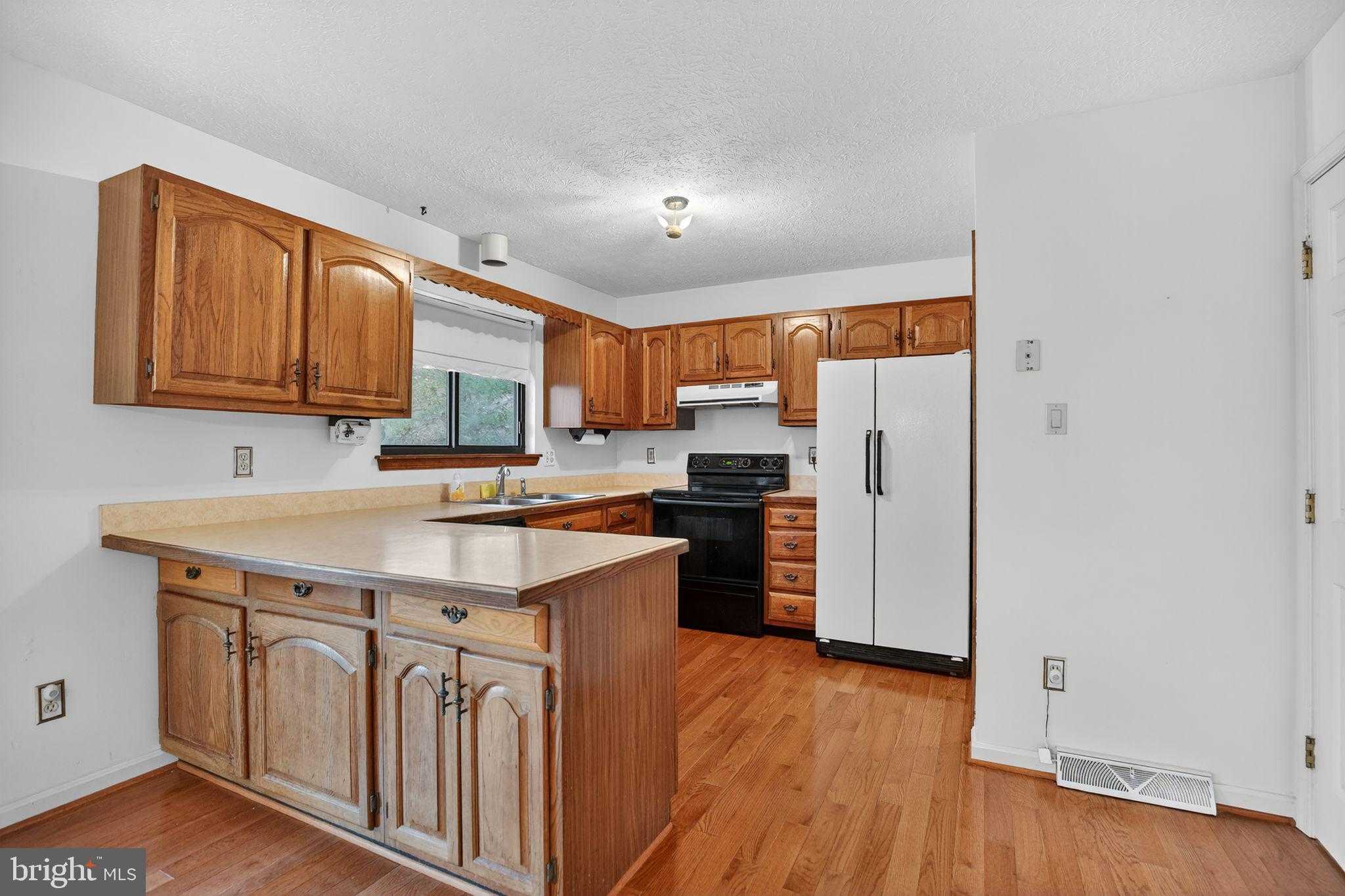 779 Spruce Dr photo 9