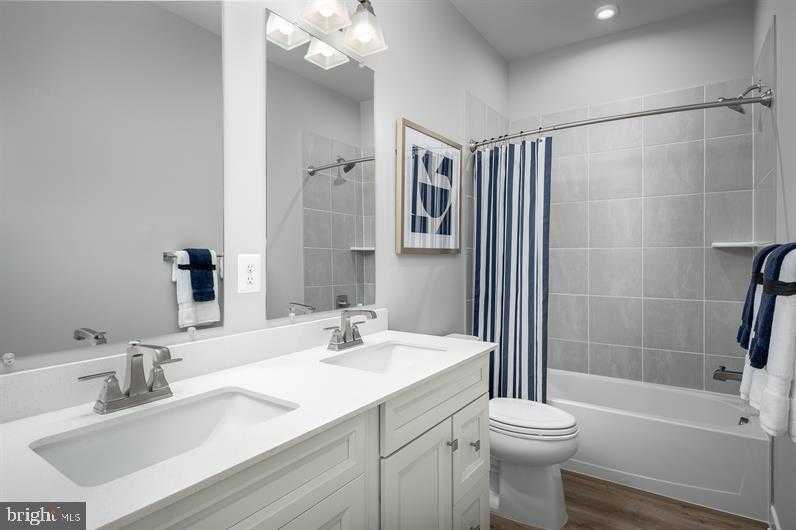 66 Railroad Ave photo 16