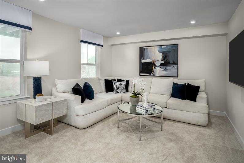 66 Railroad Ave photo 4