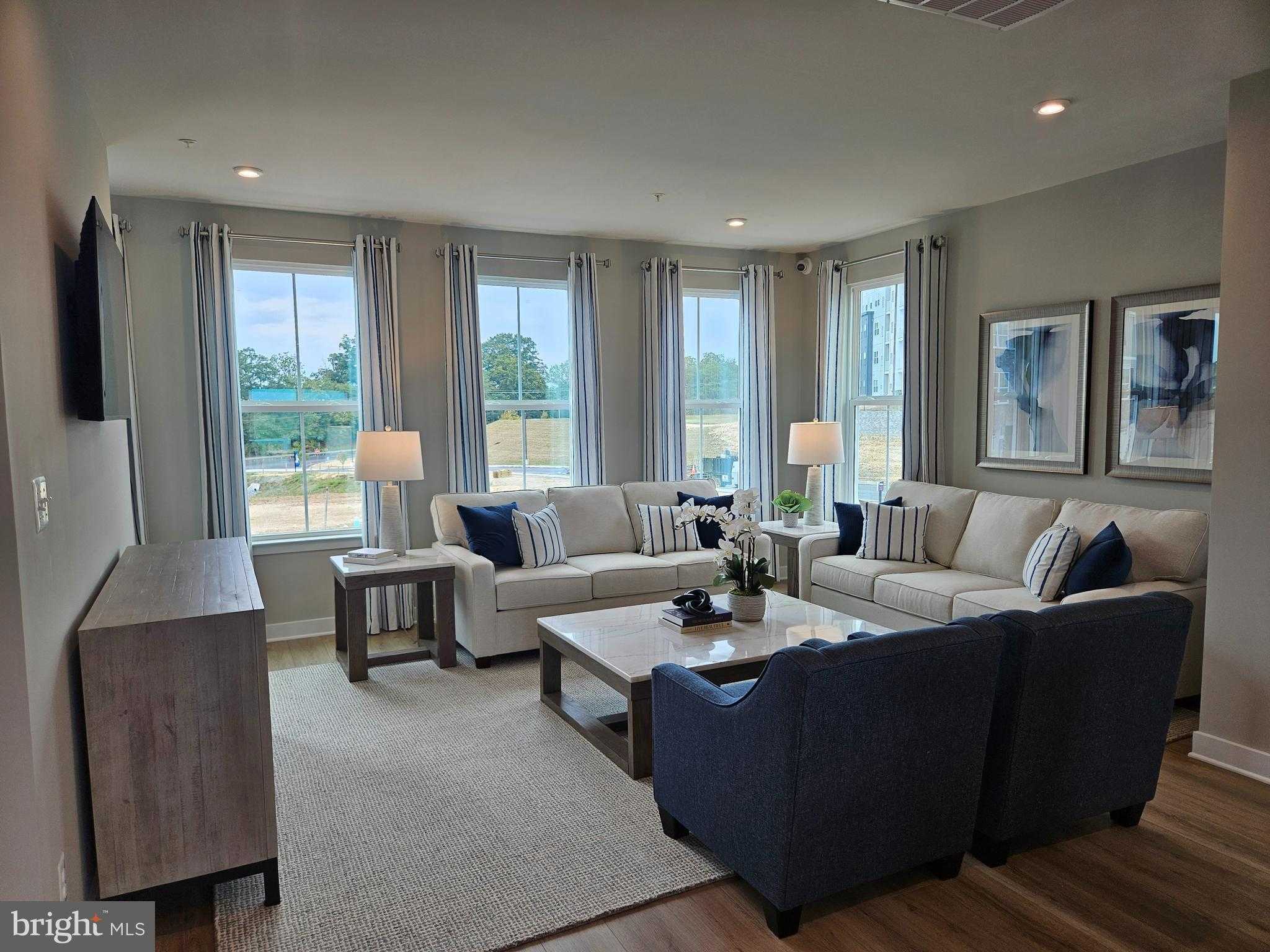 66 Railroad Ave photo 5