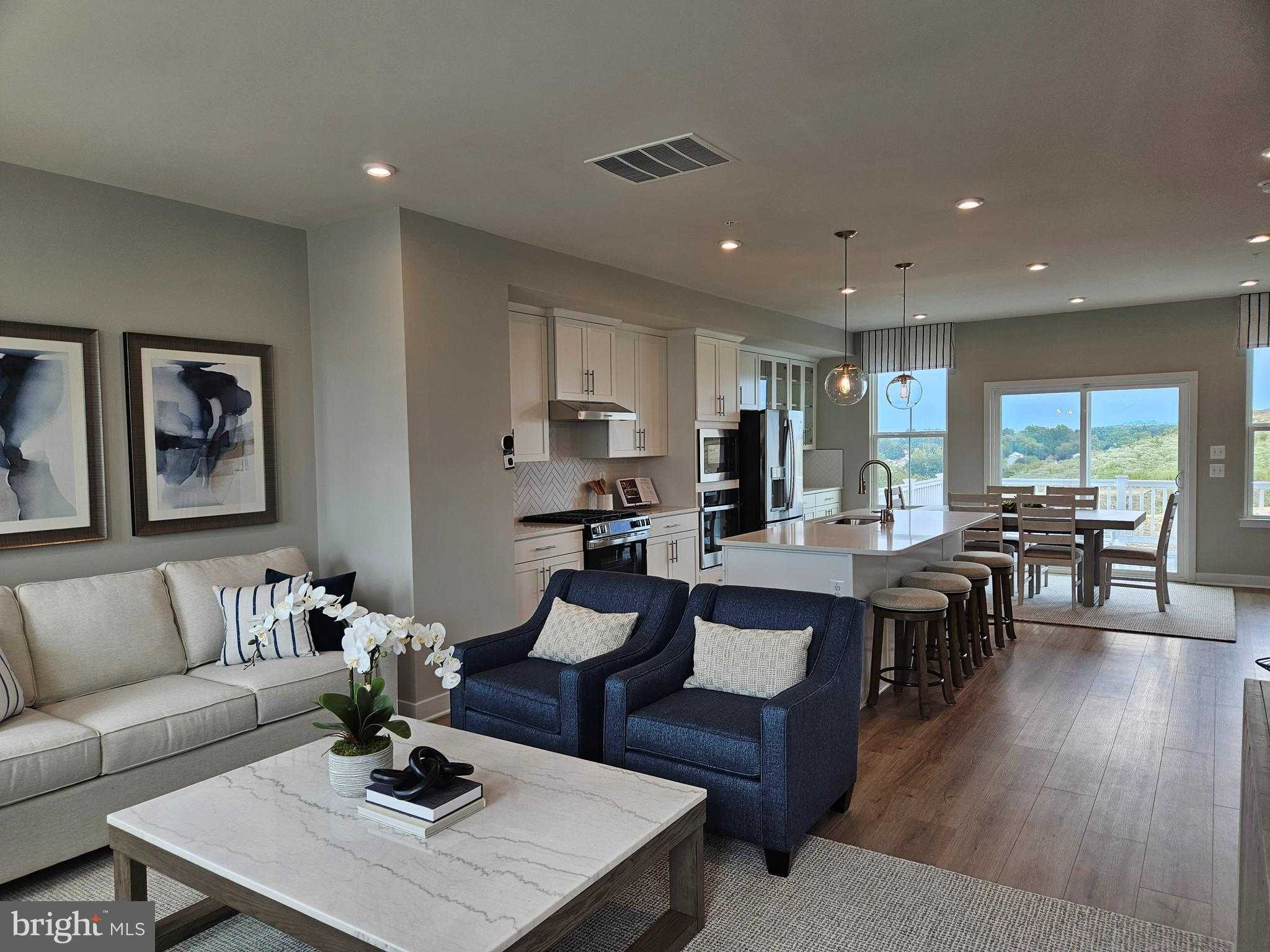 66 Railroad Ave photo 6