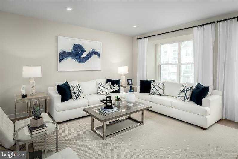 66 Railroad Ave photo 8