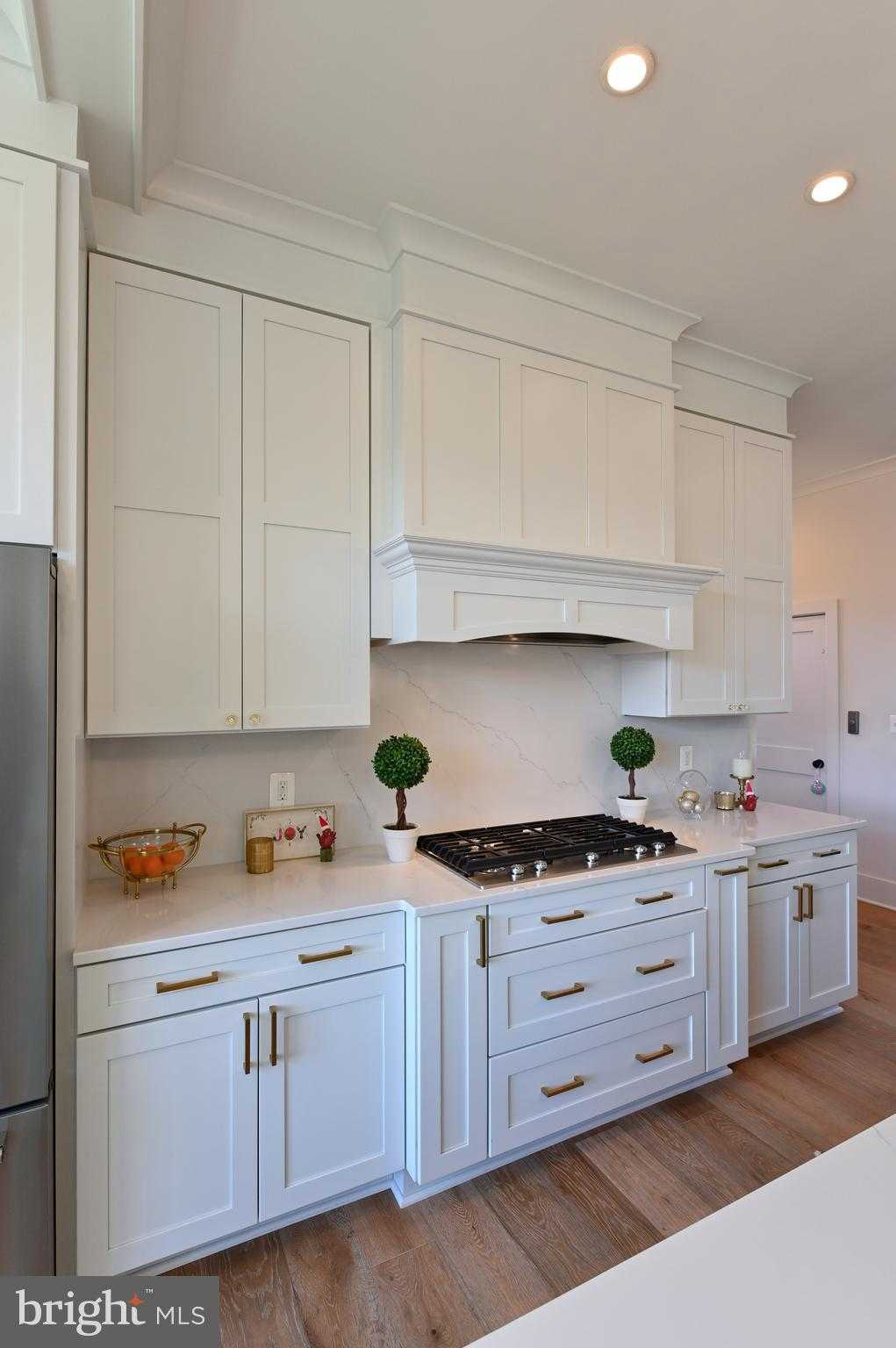 703 Glendon Ave photo 7