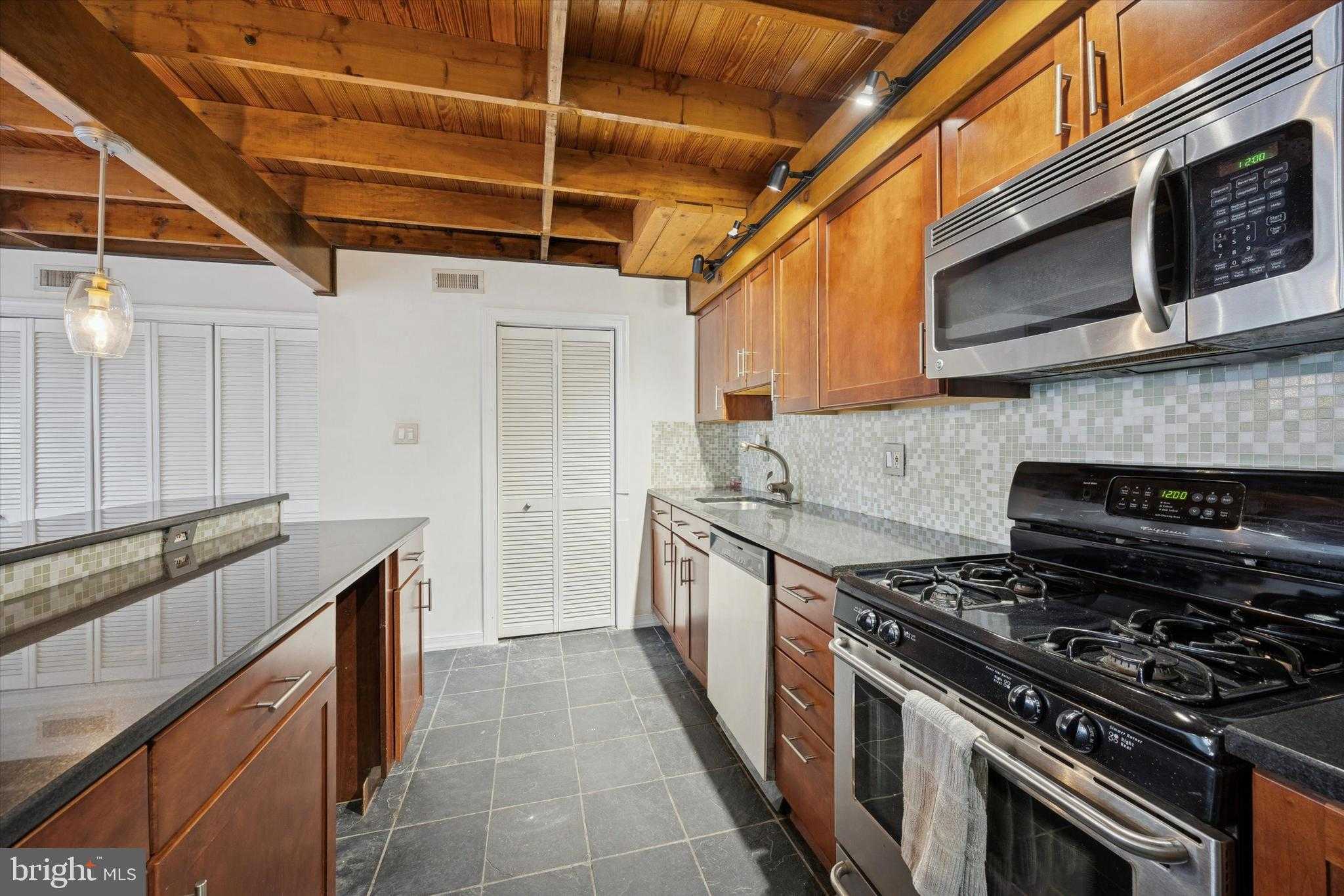 844 N 29th St Apt 106 photo 18