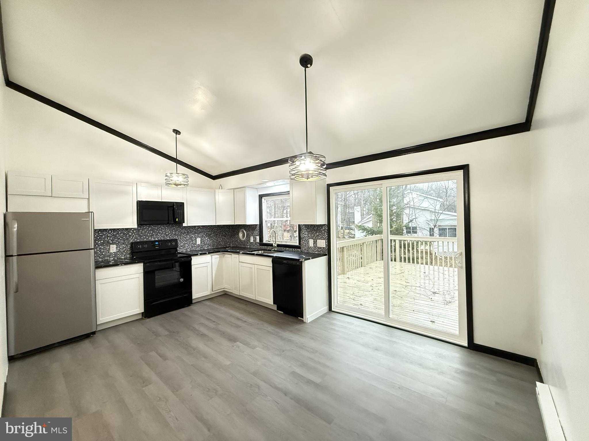 8066 Red Squirrel Dr photo 3