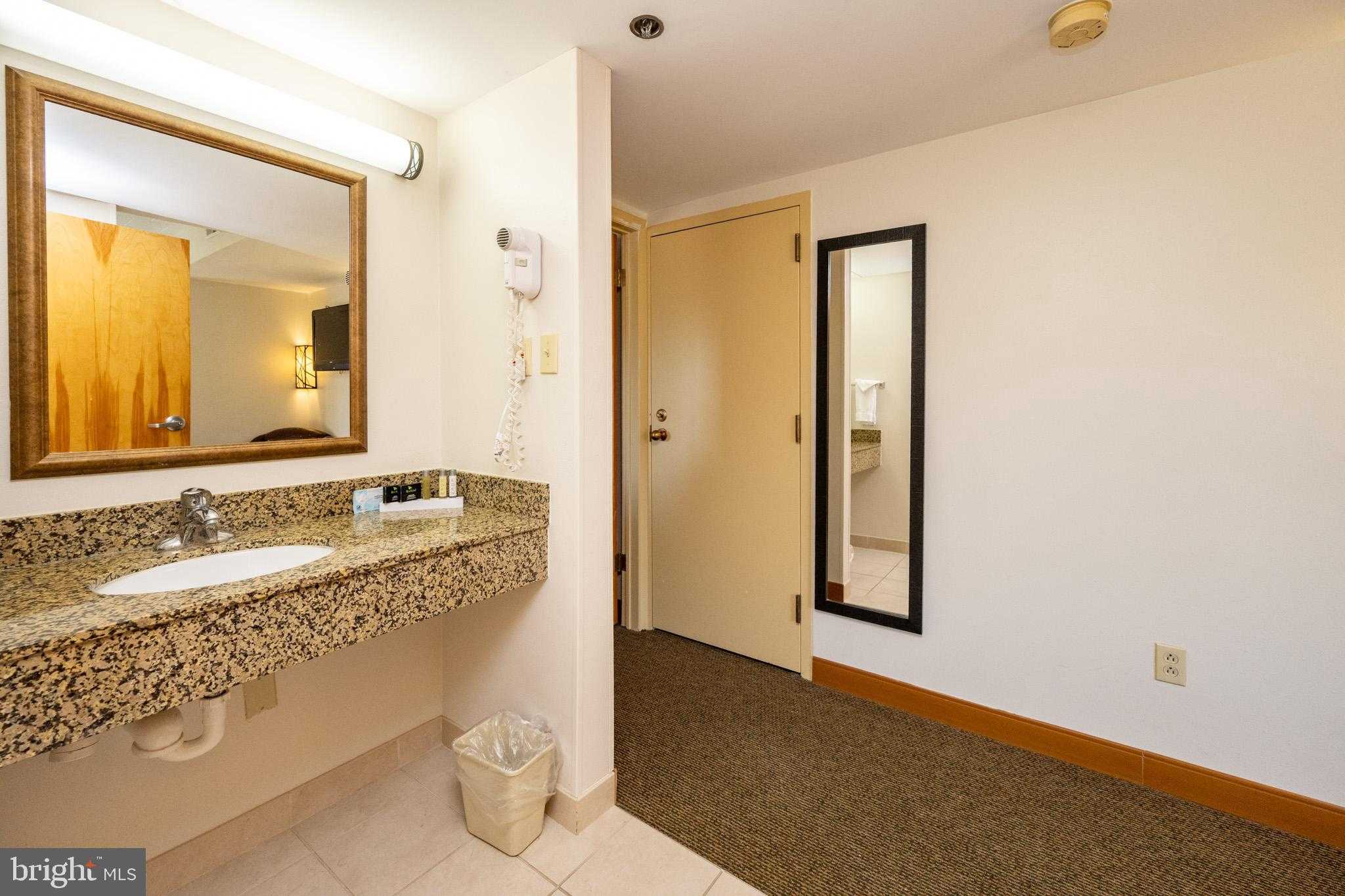 290 Marsh Hill Rd photo 19