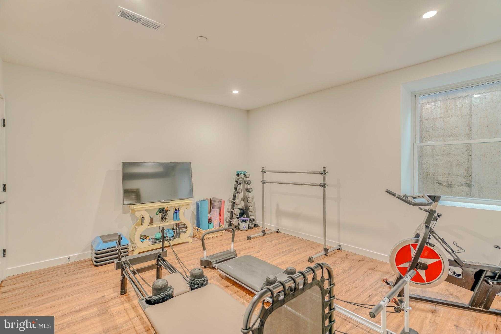 3217 Chatham St photo 63